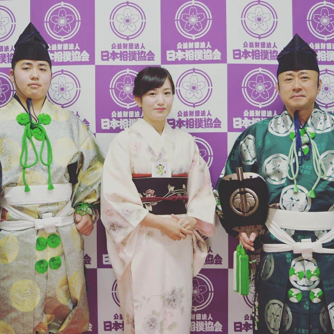 日本相撲協会さんのインスタグラム写真 - (日本相撲協会Instagram)「2日目の和装dayの様子です。﻿ ﻿ 九州場所の和装dayは特典盛りだくさん﻿ ・会場で着物レンタル&着付け﻿ ・行司さんと記念撮影﻿ ・豪華景品が当たる抽選会﻿ ・全員プレゼント﻿ ・取組終了後、土俵前で集合撮影﻿ ﻿ @sumokyokai ﻿ #sumo﻿  #相撲 ﻿ #力士﻿ #お相撲さん﻿ #大相撲 ﻿ #11月場所 ﻿ #九州場所 ﻿ #福岡県 ﻿ #福岡 ﻿ #博多 ﻿ #九州　﻿ ﻿ #和装﻿ #着物﻿ #和装day﻿ #きもの﻿ #博多帯﻿ #博多織﻿ #着物レンタル﻿ #着物コーディネート﻿ #着物女子﻿ #着物デート﻿ #きものコーデ﻿ #博多旅行﻿ #博多観光﻿ ﻿ #日本 ﻿ #japan ﻿ #sumo﻿ #sumowrestling﻿ #japanculture﻿ #japaneseculture﻿」11月12日 9時53分 - sumokyokai