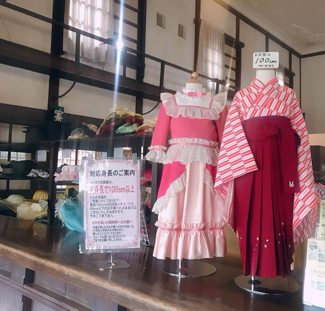 三浦泉さんのインスタグラム写真 - (三浦泉Instagram)「* 愛知県〜博物館明治村で 女学生の衣装を着てみました 💕🎀 *  明治時代の歴史的建造物を移築、保存する野外博物館は 見応え満載な 明治村。💗♥️ 明治時代にタイムスリップしたかのような不思議な雰囲気も味わえました。✨ 聖ザビエル天主堂、蒸気機関など 明治時代を感じさせてくれる 異国情緒が漂う 数々の建物に感嘆せざるを得ないものばかり♥️❤️💗 *  期間限定の和傘 の展示があったり  映画のロケでも使われている建物など 見応え満載は素敵なスポットはまた 再訪したいです〜‼️ * ✨博物館明治村✨ 〒484-0000　 愛知県犬山市字内山1番地 TEL：0568-67-0314　 FAX：0568-67-0358  月により 開村 閉村時間が異なるので HPでご確認下さい🎀  電車 バス  名鉄犬山駅下車パス20分 名鉄バスセンター·栄から近距離高速バス  車 ↓ 中央自動車道「小牧東IC」から3km 国道41号上小口2丁目交差点から6kmまたは、 兼清交差点から5km  国道19号 明知町北交差点 (小牧東インター道路利用)から5km * #TAT会  #TAT旅  #TAT旅愛知 #愛知県の旅 #女子旅 #PR #明治村  #meijimura」11月12日 10時05分 - princessizu1201