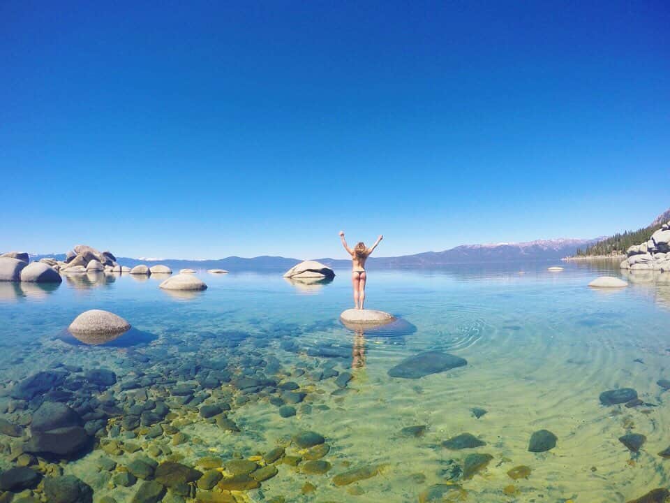 ジェイミー・アンダーソンのインスタグラム：「“ Yesterday’s history, tomorrows a mystery & today is a gift ” 💙  My mom had this quote hanging in our bathroom growing up, I read it everyday and I need to remember it everyday 🙏 #tahoetribe」