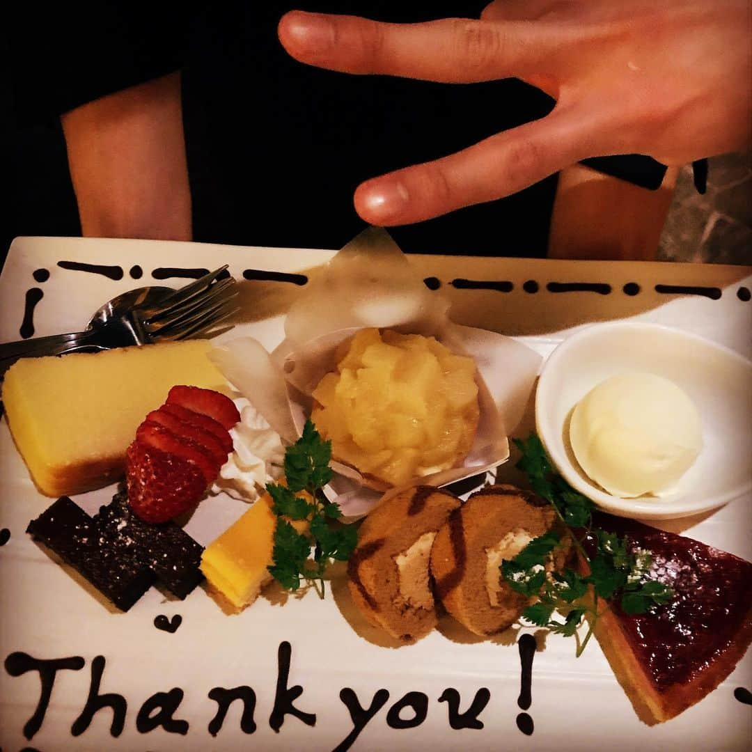 trick umekitaさんのインスタグラム写真 - (trick umekitaInstagram)「今日も一日楽しみます、鶏っく梅北店です🎶 普段言えないことをプレートで伝えるのは如何でしょうか？？ デザートの盛り合わせ以外にもケーキも扱っております！ 詳しくはスタッフやお電話でお尋ね下さい #梅田個室 #梅田グルメ #梅田ディナー #梅田ごはん #乾杯 #大阪グルメ #梅田飲み #神泡 #instafood #instagood #instalike #likeforlikes #l4l #l4like #いいね返し #いいね返しは絶対 #fff #ffl #パネチキン #チーズ」11月12日 21時23分 - umekita83