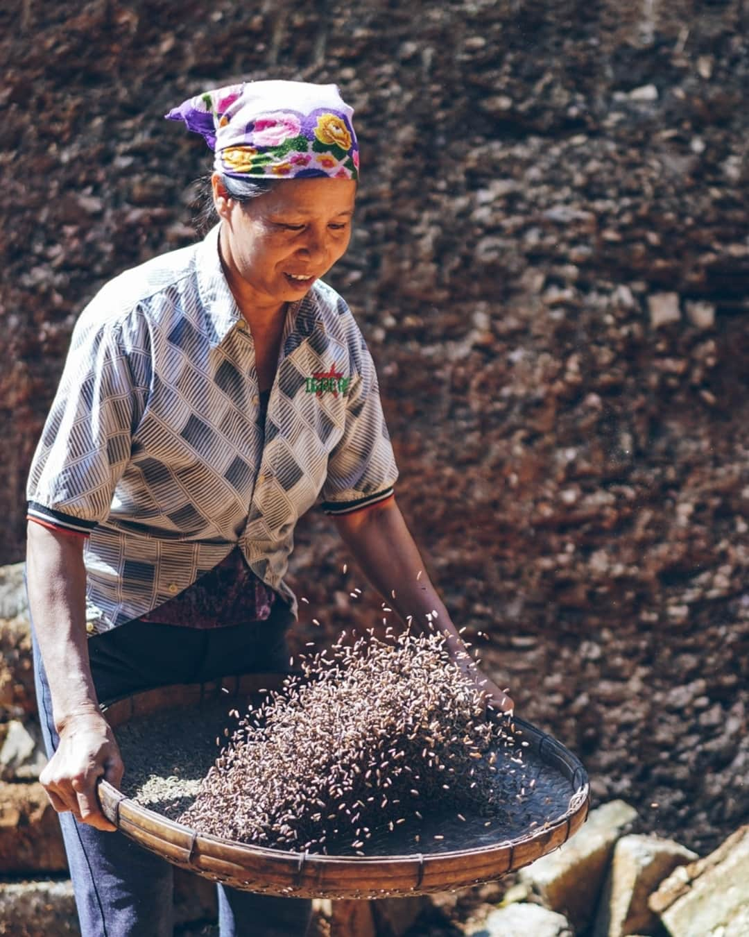 VuTheara Khamさんのインスタグラム写真 - (VuTheara KhamInstagram)「Mai Chau / Pu Luong, Vietnam, 2019 🇻🇳 . It's a selection of pictures taken last week in Mai Chau & Pu Luong, daily life in the villages with ethnic minorities "White Thai', workers, farmers, womens... Last days, I'm not often connected because I'm always outside and I prefer to see all my pictures when I'll be in Paris the 14th November. New series of images of Vietnam and Cambodia will be coming soon... I hope you'll like it. . @cfavoyages #cfavoyages」11月12日 19時59分 - vutheara