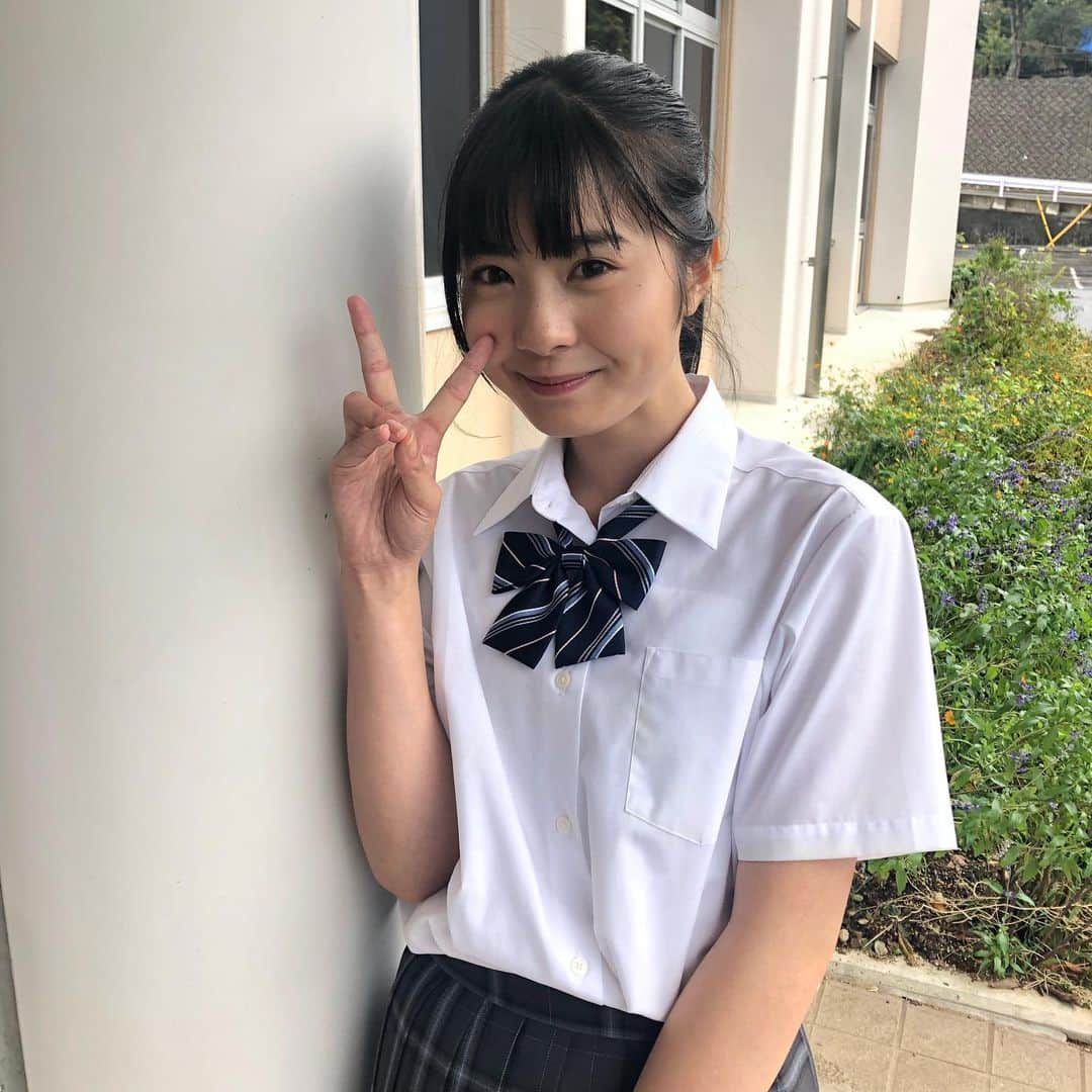 ゆなさんのインスタグラム写真 - (ゆなInstagram)「♥ ･ ･ インスタにはあまり制服の 写真載せないから なんかドキドキ😍 メイクもナチュラル‼️ ほぼすっぴん💕 ･ ちなみにこれ ゆりめりさんのMV撮影の時の オフショ🙄🙄🙄 まだMVみてないかたは YouTubeで「ゆりめり」と 調べて、ぜひ見て頂けると嬉しいです！！！ 曲もすごく良くて、 ゆなは毎日聞いております💕 ･ #ゆなたこ #ゆな #jc3  #ゆりめり #mv」11月12日 19時55分 - _yunachannel