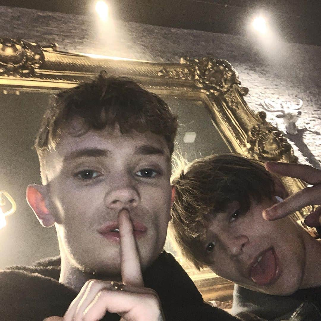 Bars and Melodyさんのインスタグラム写真 - (Bars and MelodyInstagram)「TODAYS A SECRET  No content today sorry guys 🤷🏻‍♂️ Just hang tight...」11月12日 20時01分 - barsandmelody