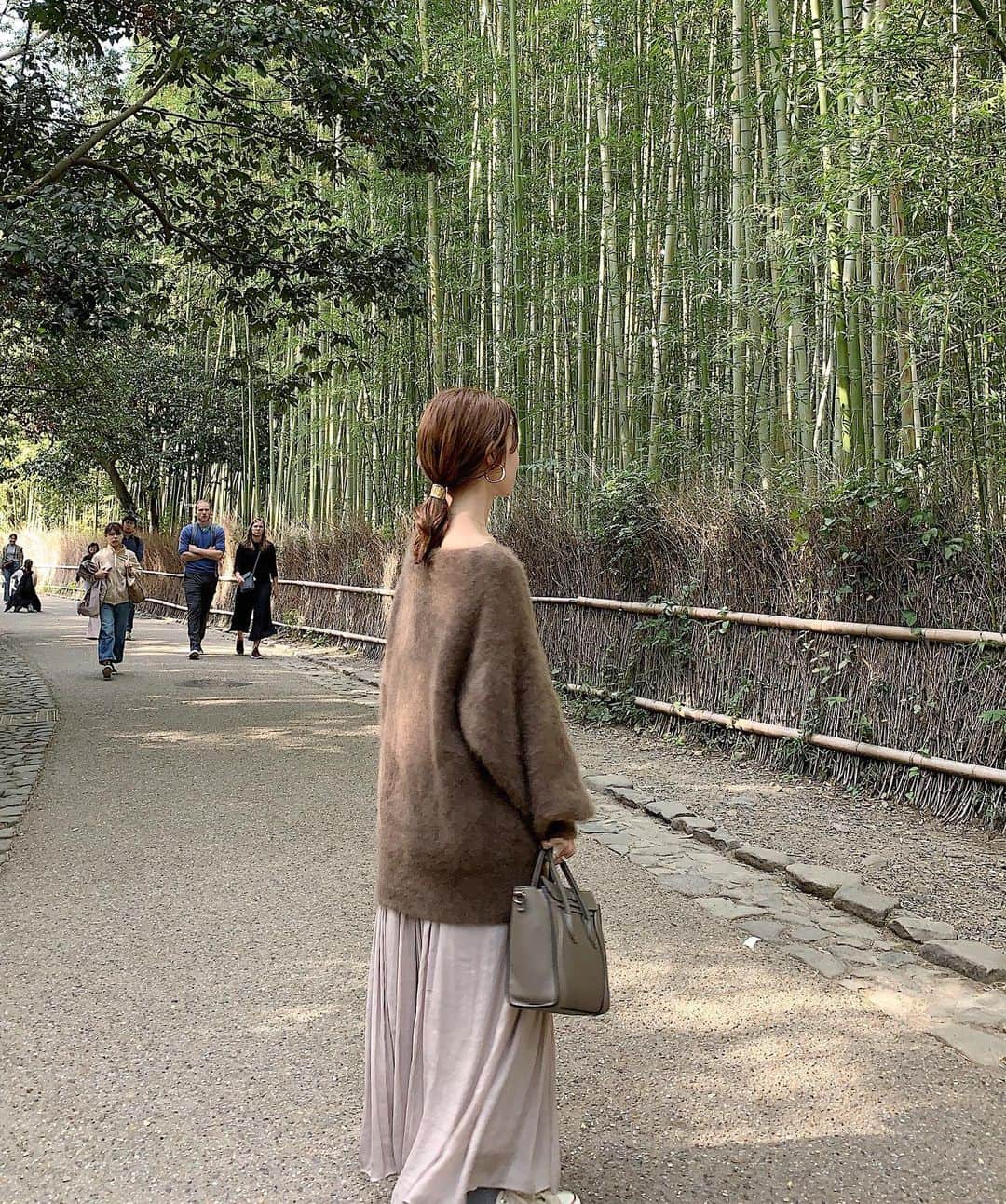 工藤はるかさんのインスタグラム写真 - (工藤はるかInstagram)「ㅤㅤㅤㅤㅤㅤㅤㅤㅤㅤㅤㅤㅤ 京都おすすめスポット🤳🏻 ㅤㅤㅤㅤㅤㅤㅤㅤㅤㅤㅤㅤㅤ 𓇢 京都写真博物館⛲️ ここ、実は夕日がきれいに見えるスポット。 昼の明るい雰囲気も素敵だったので 今の時期は15:30くらいに行くと両方見れておすすめです❤︎ 11/16〜24の土日にはお酒と一緒に楽しめる イベントも開催中みたいです ㅤㅤㅤㅤㅤㅤㅤㅤㅤㅤㅤㅤㅤ 𓇢  竹林の小径🎋 嵐山にある竹林は空気が澄んでいるパワースポット✨ 私が行ったのはお昼だったけど 朝行くといちばん空気が良いそうです◯ 嵐山は見所たくさんあるから1日かけてまわりたかったなぁ☺️ ㅤㅤㅤㅤㅤㅤㅤㅤㅤㅤㅤㅤㅤ #そうだ京都行こう #PR #京都国立博物館 #夕暮れ #har_trip」11月12日 20時06分 - har_326
