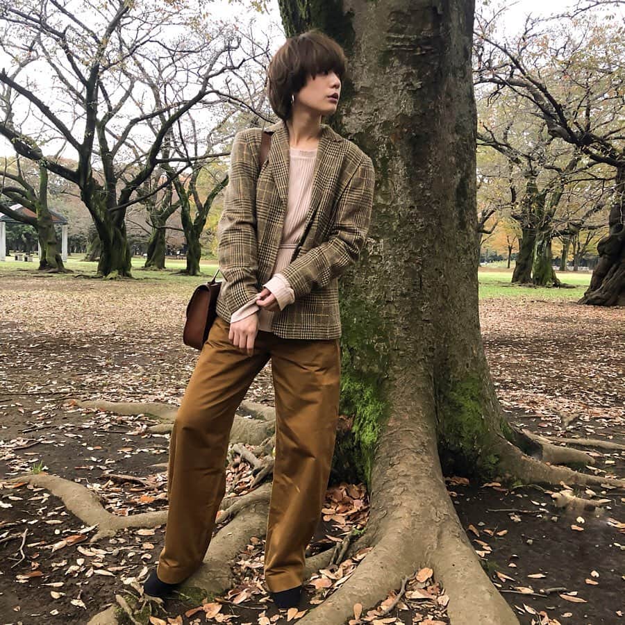 石川瑠利子のインスタグラム：「. . fashion🌟 @uncinq_boutique で買ったジャケット🐒💕パンツは前にも紹介してたUNIQLOのものだよ😋 . . #fashion #used #uncinq_boutique #baserange #uniqlo #古着」