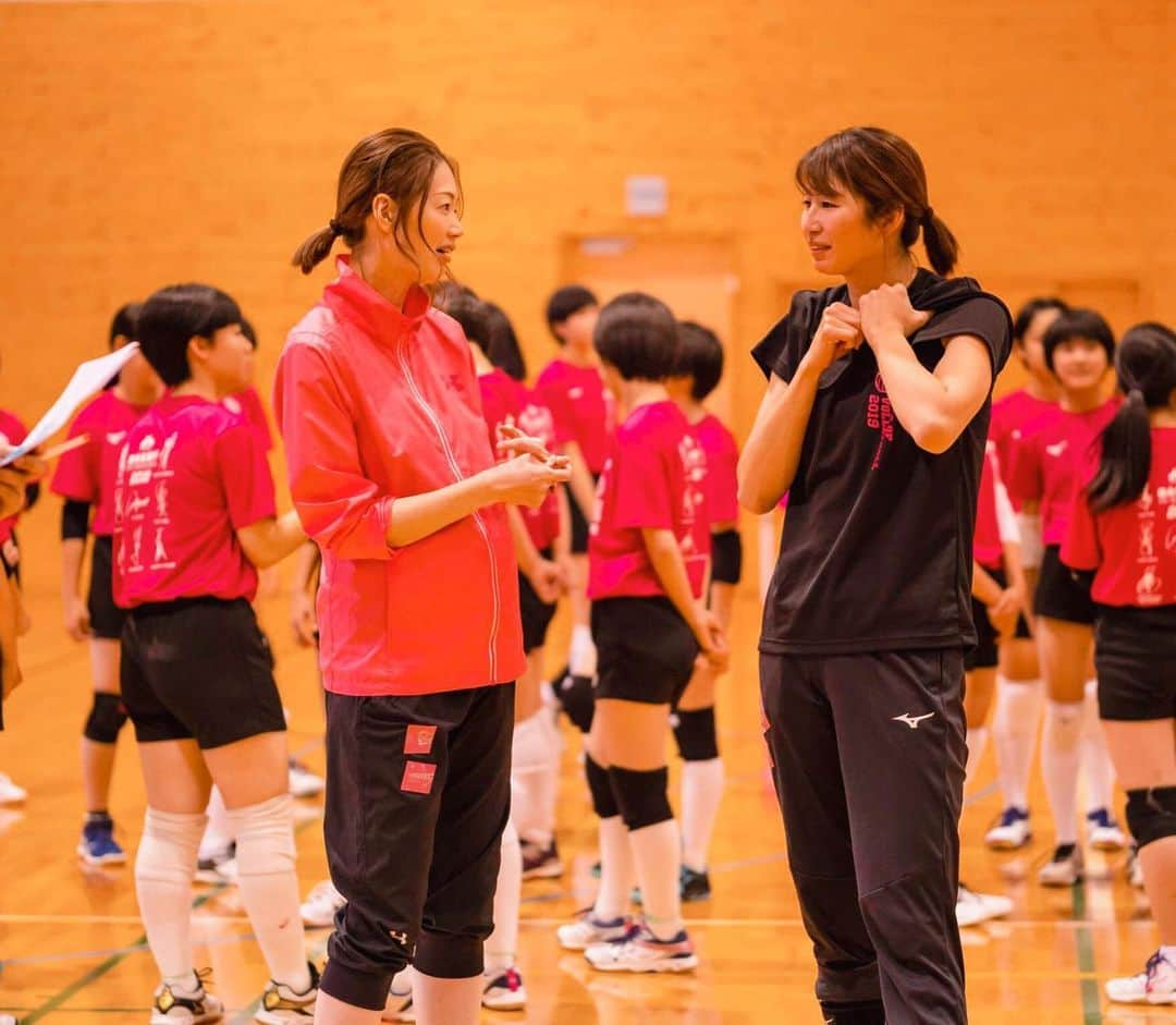 井上香織さんのインスタグラム写真 - (井上香織Instagram)「2019.11.12🏐 ・ 先日のバレー教室の様子です🙌 ・ #岡山 #バレー教室 #バレーボール #ヴィクトリーナ #森永乳業杯 #今年で4年目」11月12日 20時10分 - kaorin888