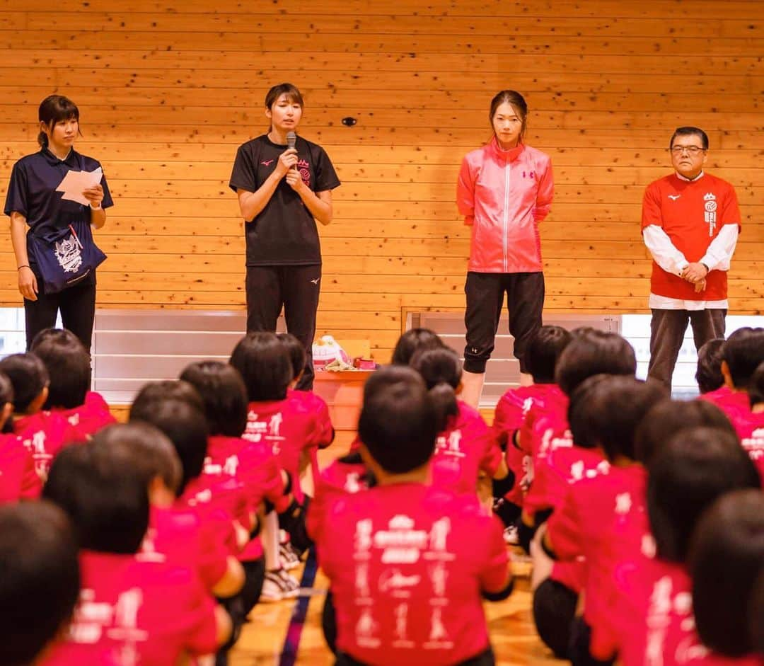 井上香織さんのインスタグラム写真 - (井上香織Instagram)「2019.11.12🏐 ・ 先日のバレー教室の様子です🙌 ・ #岡山 #バレー教室 #バレーボール #ヴィクトリーナ #森永乳業杯 #今年で4年目」11月12日 20時10分 - kaorin888