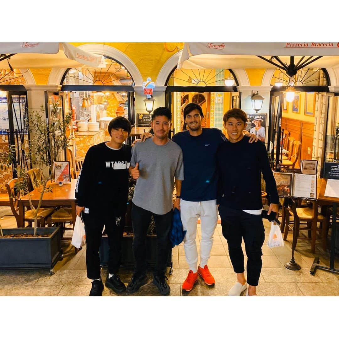 森谷賢太郎さんのインスタグラム写真 - (森谷賢太郎Instagram)「ディナー🍽 先日、このメンバーでディナーへ行きました！ いつも刺激をもらえる大切な仲間です。みんなに負けないようにもっともっと頑張ります。  #久々の更新 #悪しからず #このディナーのハイライト は #田中パイセンの話 でした #アーリアは料理を取り分けてくれました #宏介くんは遅刻しました #最高な仲間 #みんなに負けないように #自分らしく #頑張ります」11月12日 20時38分 - moriyakentaro