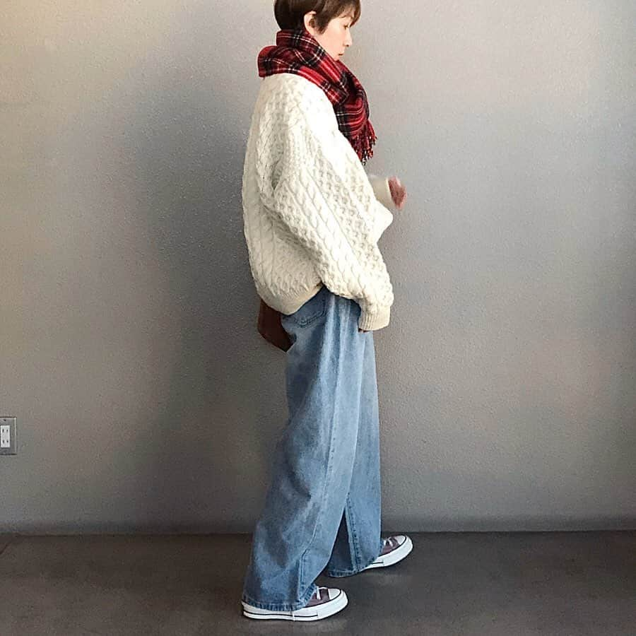 mikiさんのインスタグラム写真 - (mikiInstagram)「* 2019.11.12(tue) ・ 本日発売のデニム👖 厚手のアラン二ット合わせて 好き過ぎコーデ💕 落ち感があってお尻すとん。てするよ ハイウエストでウエストもおっきめなので ニットINしてもめちゃ可愛い❤️ ・ デニムは21時から @sog.official_ にて販売します☺️ ・ ・ #sog #sog_style  #アラン二ット #古着 #古着コーデ #古着女子 #ニット #デニムコーデ #ワイドデニム #ゆるコーデ #マフラー #マフラーコーデ #マフラー女子 #秋冬コーデ #冬コーデ #メンズライク #ボーイッシュ #白ニット #韓国ファッション #韓国服 #高身長コーデ #ショートカット女子」11月12日 20時39分 - miki__072