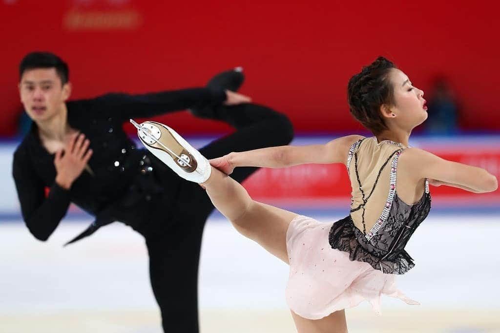 ISUグランプリシリーズさんのインスタグラム写真 - (ISUグランプリシリーズInstagram)「⭐ Stars under the spotlight!  Which of these shots from Cup of China is your favorite ?? #GPFigure #FigureSkating」11月12日 20時53分 - isufigureskating_x