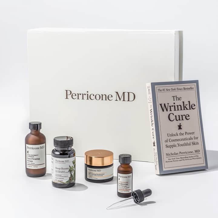 RJMStyleのインスタグラム：「Thank you for sending this beautiful box of goodies @perriconemd x @theofficialjoycebeauty. 📦 📚❤️Im currently tucked up on the couch reading "The Wrinkle Cure", by #NicholasPerricone founder of #PerriconeMD. Who has waged a new war on wrinkles by formulating a powerful new skincare collection with some of the most potent anti-ageing ingredients on the planet. ⚠️Harnessing the brand’s award-winning proprietary molecule Acyl-Glutathione combined with a nourishing Vitamin F Blend, the Essential Fx collection targets deep wrinkles, creases. Has anyone tried this innovative collection? Rebecca 💕」