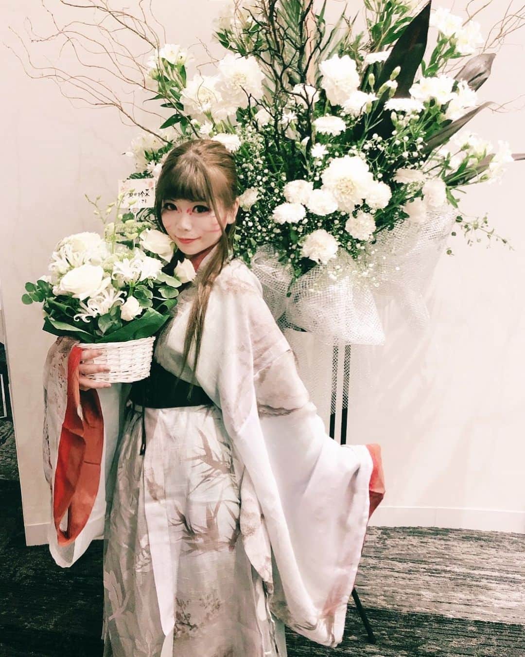 兼田玲菜さんのインスタグラム写真 - (兼田玲菜Instagram)「舞台『マガツハナ』 #マガツハナ　#殺陣 #舞台 #六行会ホール #神 #声優 #stage #performance #sword #theater #white #angel #actress #samurai #japan #flower #white」11月12日 20時47分 - renakaneta4_samurai