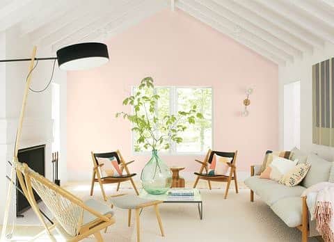 のインスタグラム：「The paint brand Benjamin Moore announces 2020 color of the year. “First Light 2102-70 is represent a new dawn of idealism, design and living.” ・ 【#DECORNEWS】ハロウィンが過ぎ、少しずつ年末年始が頭に浮かぶ今日この頃。ペイントブランドのベンジャミンムーアが、2020年のトレンドペイントカラーを発表した。コミュニティや快適さ、安全性、自己表現、そして楽観的思考などのムードを反映した「ファースト・ライト」を選出。 ・ ・ Photo : Benjamin Moore ・ #elledecor #エルデコ #elledecorjapan  #建築 #デザイン #住まい #homedecor #designlover #homes #instahome #roomclip #インテリア #おしゃれな家 #家具 #livingroom #livingroomdecor #おしゃれインテリア #建築好き #デザイン好き #architecture #interiordesign #interior」
