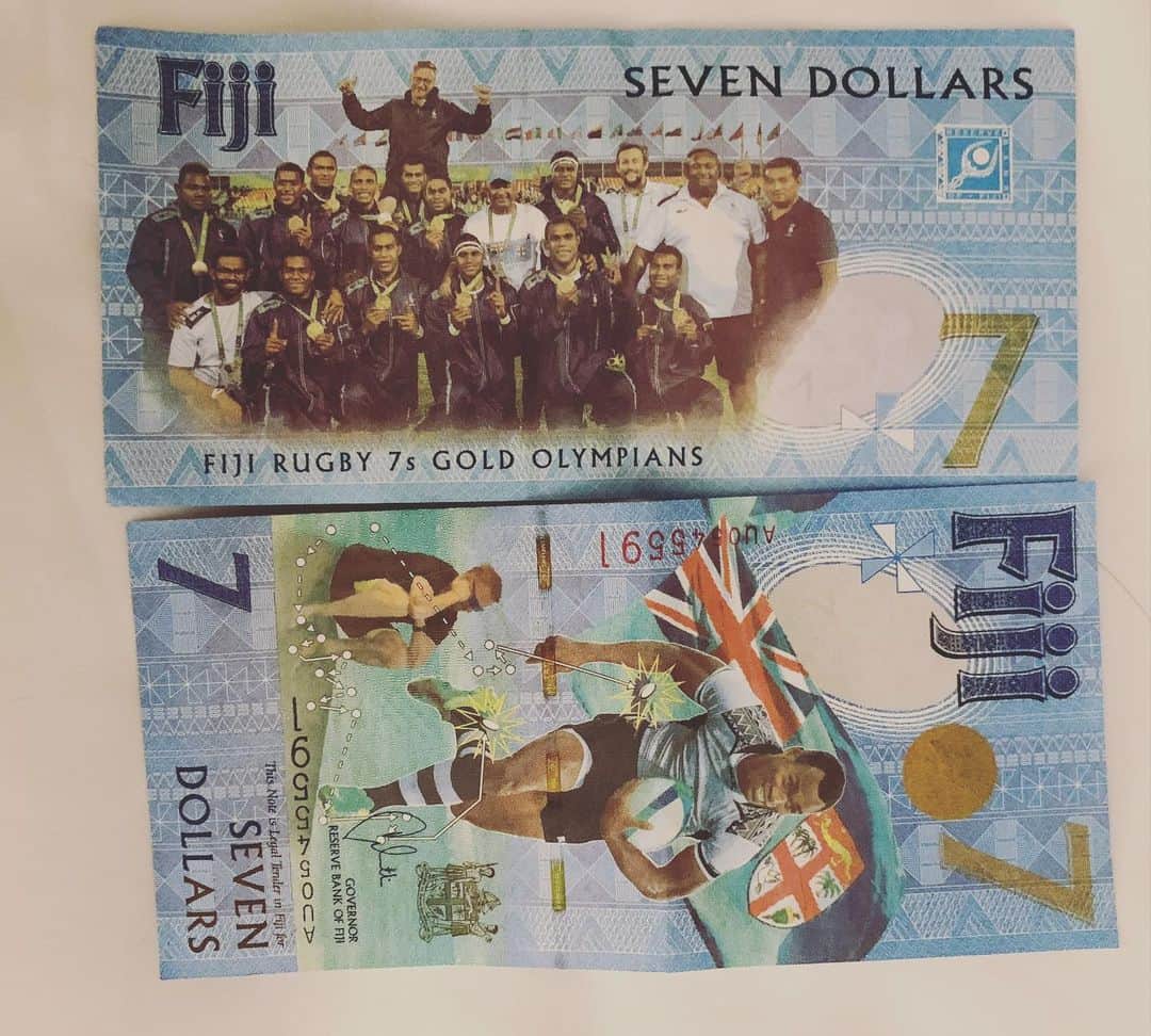 坂井克行のインスタグラム：「seven dollars 💰」