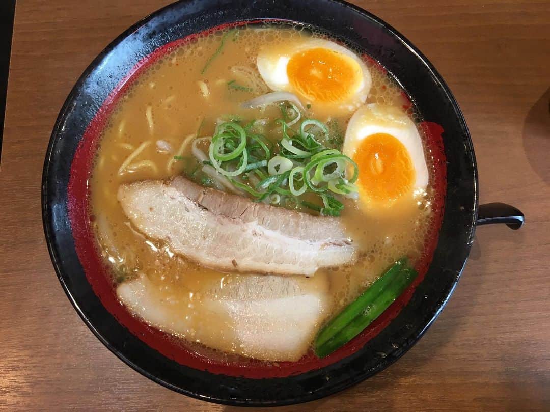 南端まいなのインスタグラム：「大阪で食べるラーメン、今まで外れた事が1度もない。 大阪住みたい…」