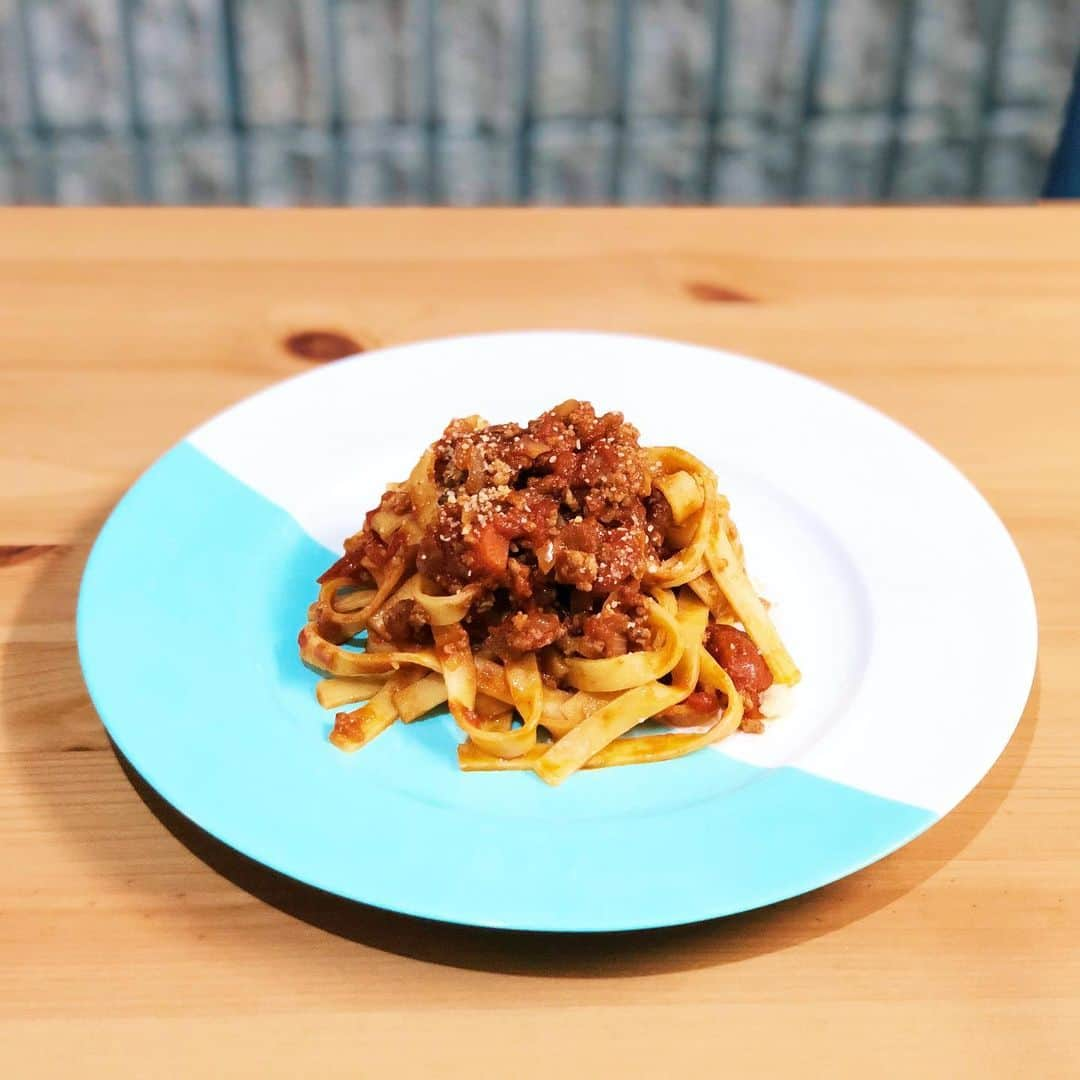 木村ミサさんのインスタグラム写真 - (木村ミサInstagram)「🍝🍽﻿ ﻿ お祝いでもらった﻿ @tiffanyandco のお皿で﻿ ボロネーゼ🍽﻿ たまには生パスタも使おうの日🍝﻿ ﻿ ティファニーブルー、﻿ ほんとに大好きな色🐬﻿ たま会の皆様ありがとう❤︎﻿ ﻿ ﻿ ﻿ ＿＿＿＿＿＿＿＿＿＿＿＿＿＿＿＿＿＿＿＿＿﻿ #tiffanyandco #Tiffany #dish #kitchen #cooking #pasta #ボロネーゼ #ティファニー #みいごはん #パスタ﻿」11月12日 20時59分 - misaxmas