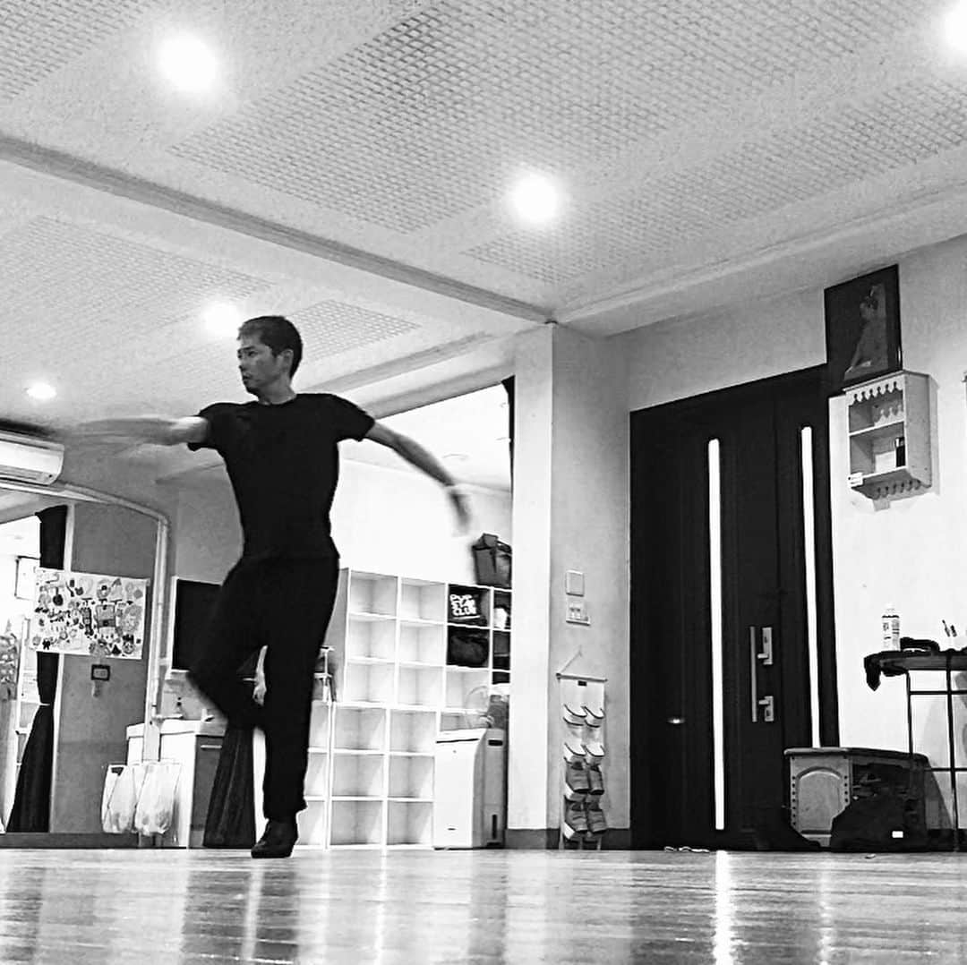 今井翼さんのインスタグラム写真 - (今井翼Instagram)「フラメンコ自主練です。  一歩ずつ。  #Flamenco #Soleaporbleria #Bailaor #Nacíparavolar #Contento #Happy  #フラメンコ今井」11月12日 21時00分 - tsubasaimai_official