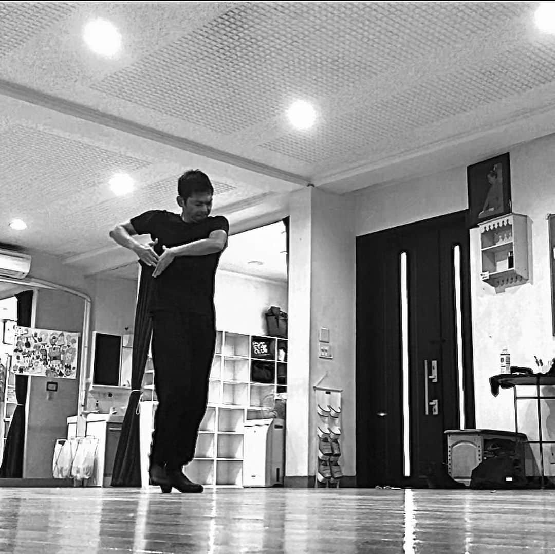 今井翼さんのインスタグラム写真 - (今井翼Instagram)「フラメンコ自主練です。  一歩ずつ。  #Flamenco #Soleaporbleria #Bailaor #Nacíparavolar #Contento #Happy  #フラメンコ今井」11月12日 21時00分 - tsubasaimai_official