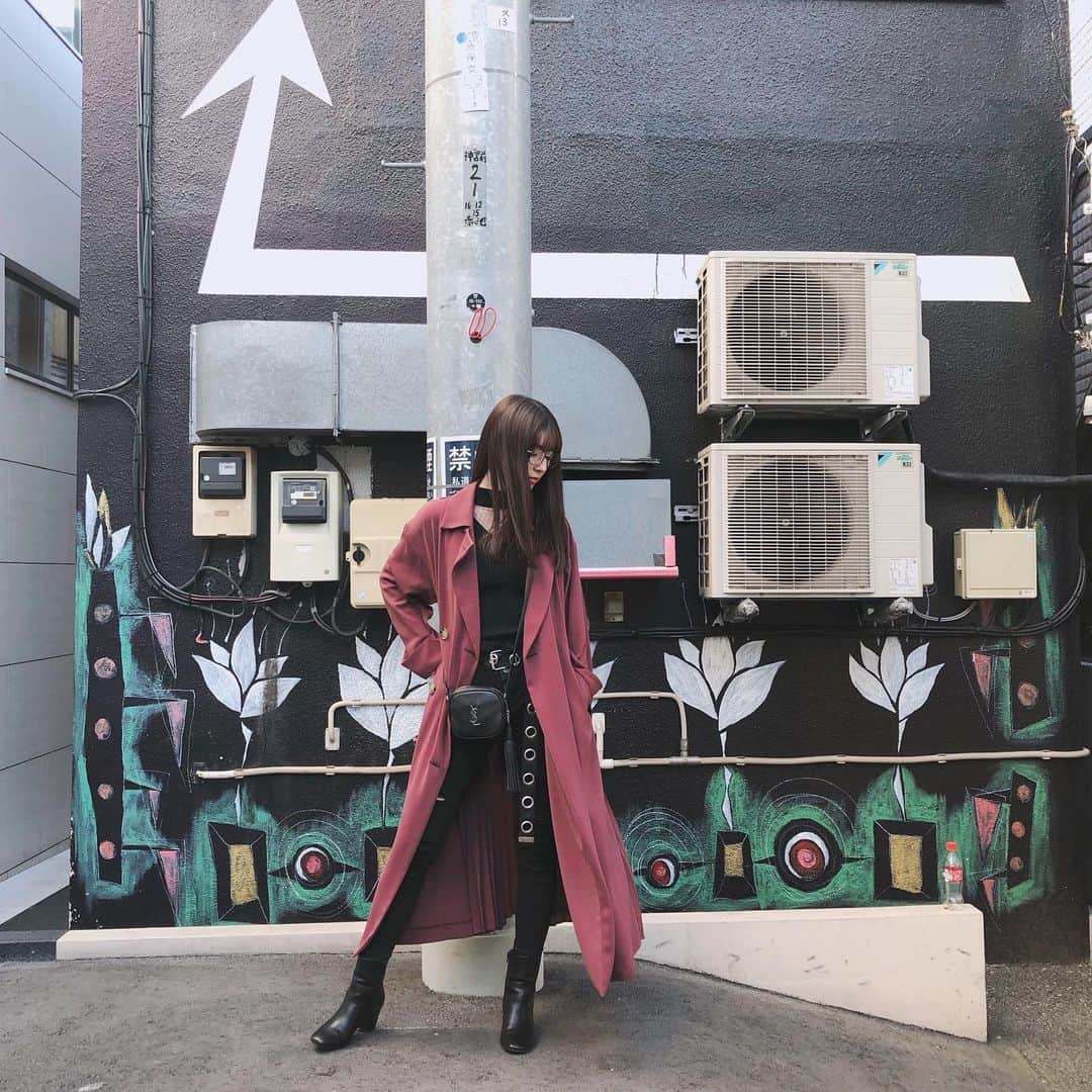日下部美愛のインスタグラム：「壁めっちゃ可愛くない〜？？ この裏側(というか表)は"なんすかぱんすか" っていうお洒落なパン屋さんなんだよ！ クロワッサン最高だった！！！ 原宿にあるから気になった方は🥖🍞🥐 パン屋の店員さんが今くら見てくれたらしい！嬉しい〜〜 . . #なんすかぱんすか #murua #photo #japan #model #me #portrait #portraitphotography #fashion #ootd #makeup #followme #instagood #camera #한국 #맞팔 #사진 #데일리 #데일리룩 #粉我 #偶像」