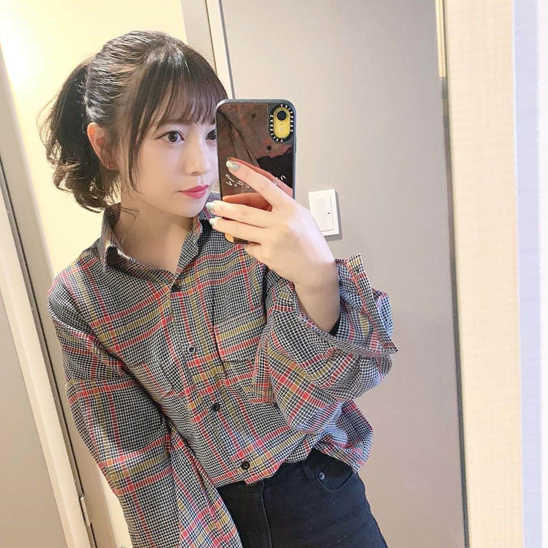 廣川奈々聖のインスタグラム：「．ポニテ〜🐶♡ ﻿ ﻿ #私服 #チェックシャツ #ootd」