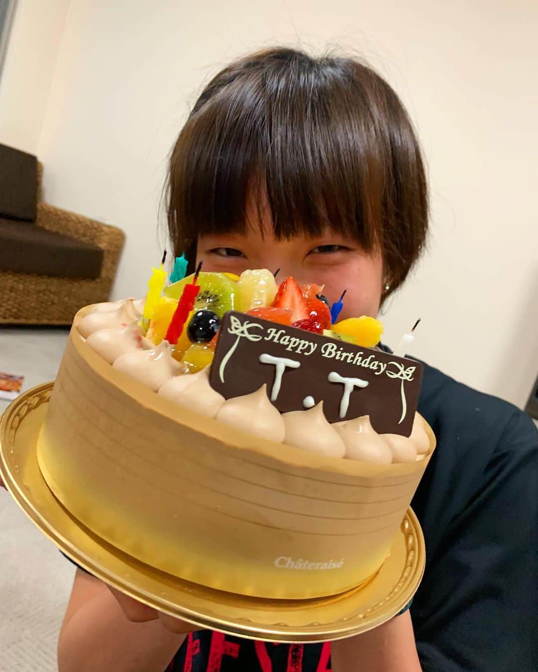 工藤嶺のインスタグラム：「【Happy Birthday TT】 ・ パンダ🐼が大好きなTT。  cool beautyなTT。  同級生だけど23歳のTT。 ・ お誕生日おめでとう❣️ ・ ・ すごくびっくりしてくれて、嬉しかった笑 ロシアンルーレットも主役がしっかり当ててくれました😂😂 ・ これからも一緒に頑張ろうね☺️🙌🏻 ・」