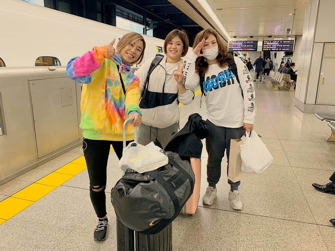 のインスタグラム：「AACC女子部チーム、広島 福山合宿に出発しました☝🏻 AACC female fighter’s MMA camp in Fukuyama Hiroshima. #aacc #aaccmma #aacc大森 #grappling #catchwrestling #nogi #無料体験できます #aacc楽しいですよー #生徒募集中 #仲間募集中  #aacc女子部 #レスリング #キャッチレスリング #総合格闘技 #女子格闘技 #femalefighter #jiujitsu #柔術 #格闘技やるならAACC #女子MMAならAACC #ココロとカラダを強くする #仲間 #team #何事も基本が大事 #hardworkpayoff」