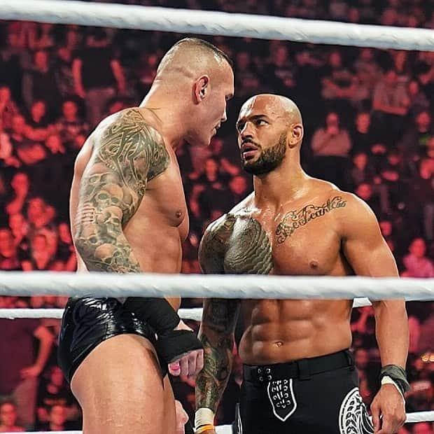 WWEさんのインスタグラム写真 - (WWEInstagram)「@randyorton does what he wants... when he wants.  Don’t forget that @kingricochet!  Will these two coexist at #SurvivorSeries? #RAW」11月12日 12時59分 - wwe