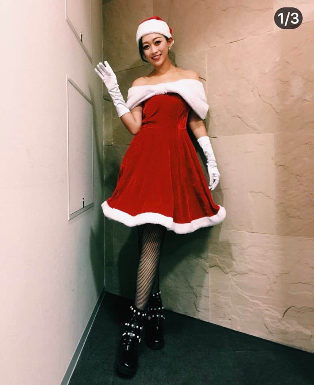 梨衣名さんのインスタグラム写真 - (梨衣名Instagram)「慌てん坊のサンタクロース🎅 その1 コスプレ準備早い？笑」11月12日 13時07分 - leena3.1415926