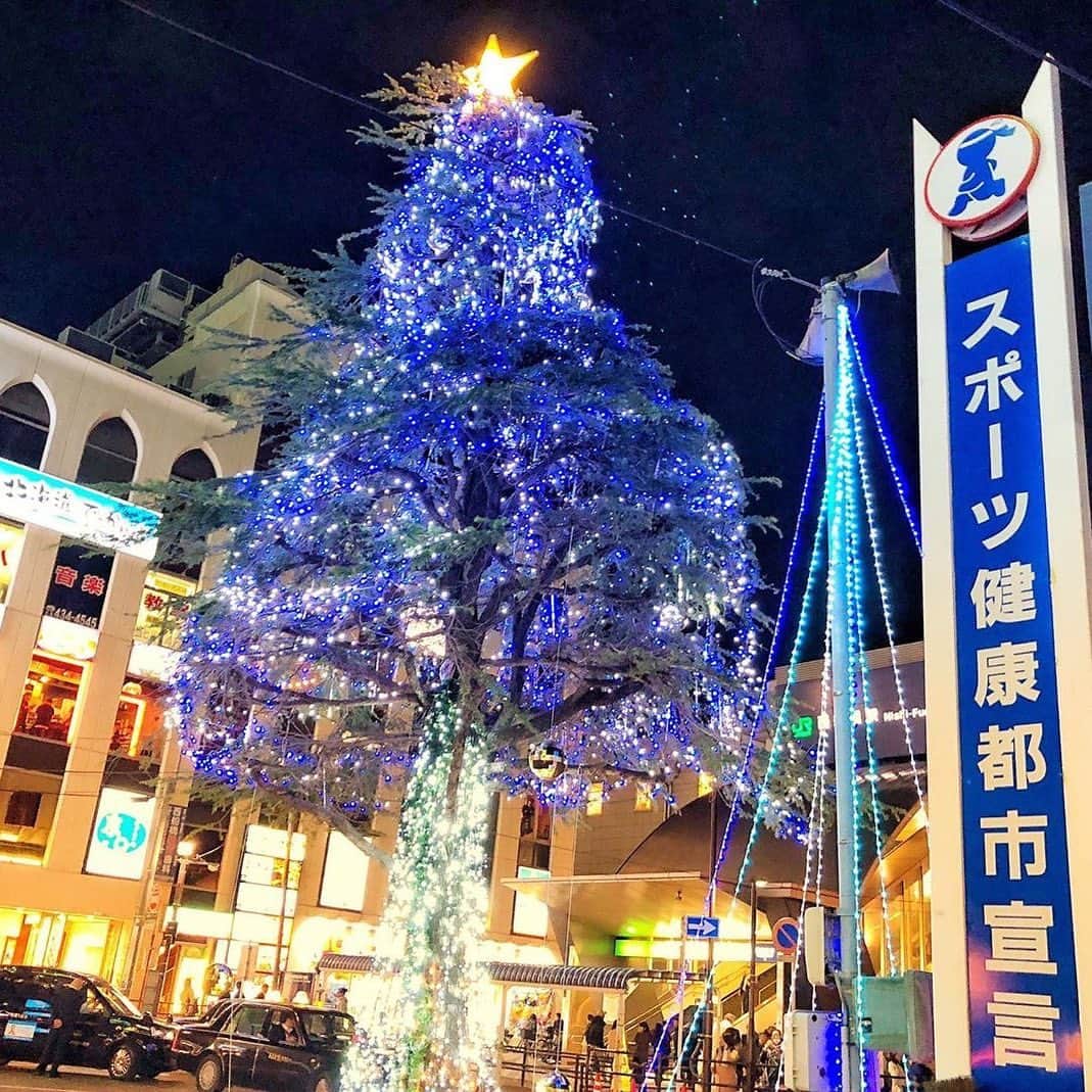 のインスタグラム：「西船橋クリスマスガーデンイルミネーション🎄  11月11日より、西船橋北口のイルミが灯ったそうです✨ とってもキレイ✨✨✨ 他の駅もこれからどんどん煌びやかになるかもしれませんね！ 楽しみです🎄 【らぶちばseason8:@mypl_funabashiさんの投稿】  #lovechiba8 #らぶちば　#loveloveCHIBA　#千葉県　#千葉　#chibaㅤ#船橋 #船橋市　#西船橋 #西船ツリー2019#イルミネーション2019#クリスマスツリー#フォトコンテスト #クリスマス　#Xmas　#Christmas　#点灯式　 #千葉カメラ旅 #千葉カメラ部　 #写真好きな人と繋がりたい#カメラ好きな人と繋がりたい #japan」