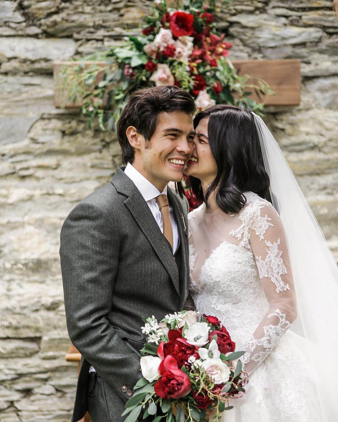 アン・カーティスのインスタグラム：「Happy Anniversary Mon Amour @erwan.  2 years gone by just like that and what a way to celebrate.... now, with our little one on the way.  I’m not the perfect wife, I make mistakes and I am a continuous work in progress and as I embark on this journey of motherhood I know I will still not be perfect... I’m happy, I’m scared, I’m nervous.... but knowing that I have you right beside me... holding my hand every step of the way... it makes everything okay and settles my restless mind and heart.  This may be our last anniversary we celebrate with just the two of us but I can’t wait to celebrate our next one with the #LittleWanForAnne with us ❤️. Ok. I’ll stop now. Crying. Preggy hormones taking over. Sorry.  #thewanforanne」