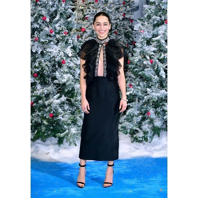 ペトラ・フラナリーさんのインスタグラム写真 - (ペトラ・フラナリーInstagram)「💙 @emilia_clarke #LastChristmas Premiere London @prada」11月12日 13時47分 - petraflannery