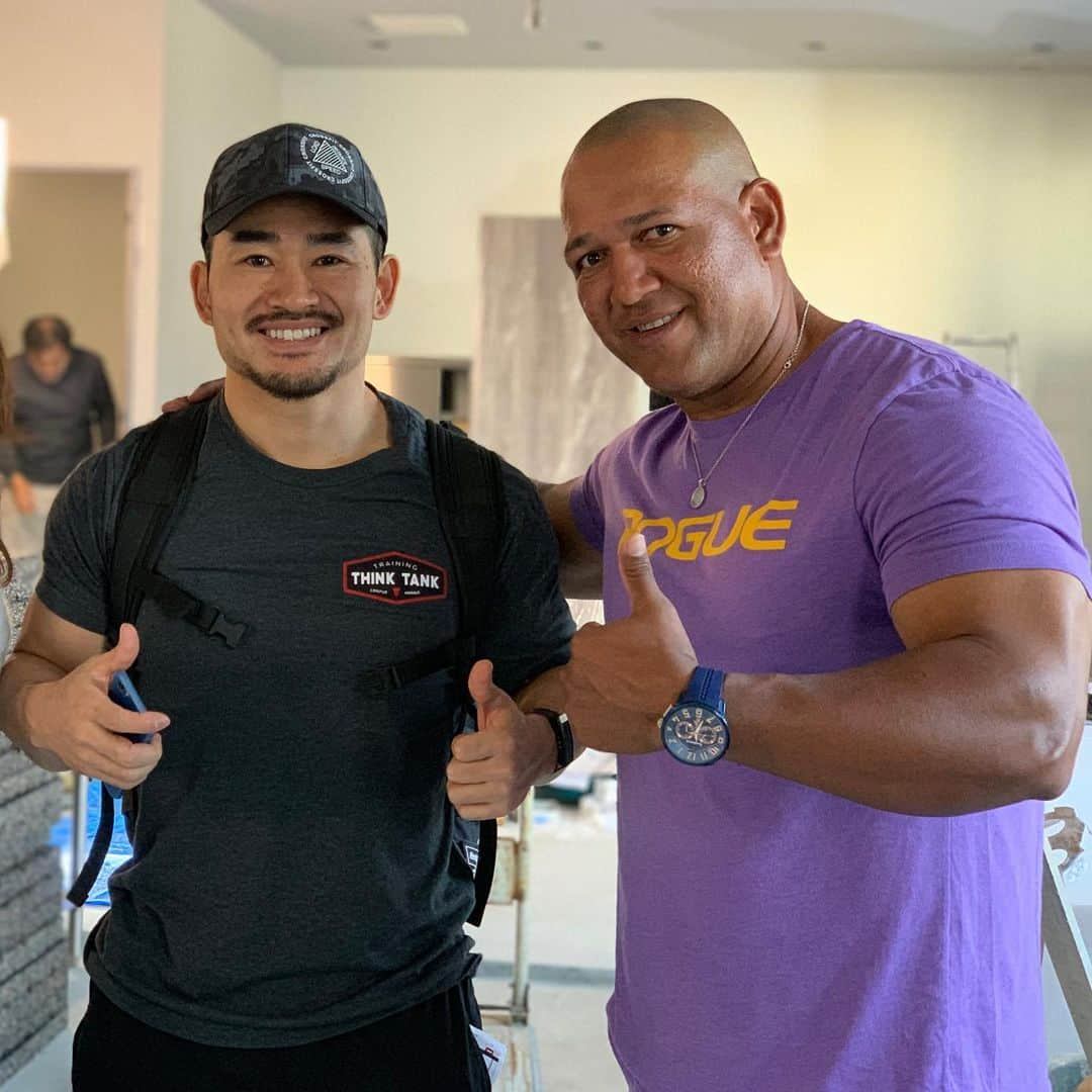 アレックス・ラミレスさんのインスタグラム写真 - (アレックス・ラミレスInstagram)「Great Coach @cool_jap2 waiting for the grand opening!! @crossfitmotomachi」11月12日 14時23分 - ramichan3