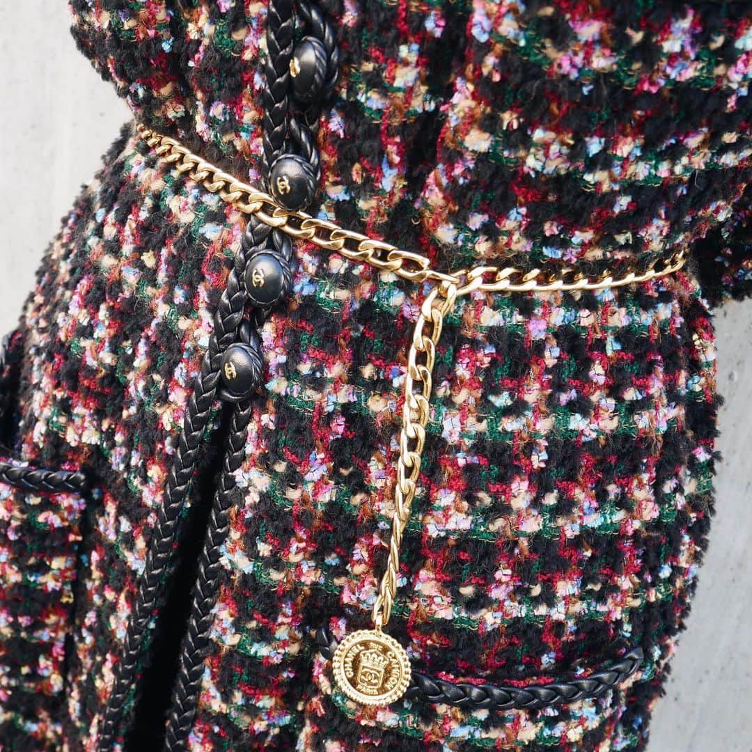 Vintage Brand Boutique AMOREさんのインスタグラム写真 - (Vintage Brand Boutique AMOREInstagram)「Vintage Chanel medallion chain belt ▶︎Free Shipping Worldwide✈️ ≫≫≫ DM for more information 📩 info@amorevintagetokyo.com #AMOREvintage #AMORETOKYO #tokyo #Omotesando #Aoyama #harajuku #vintage #vintageshop #ヴィンテージ #ヴィンテージショップ #アモーレ #アモーレトーキョー #表参道 #青山 #原宿#東京 #chanel #chanelvintage #vintagechanel #ヴィンテージ #シャネル #ヴィンテージシャネル #amoreomotesando #アモーレ表参道」11月12日 14時28分 - amore_tokyo