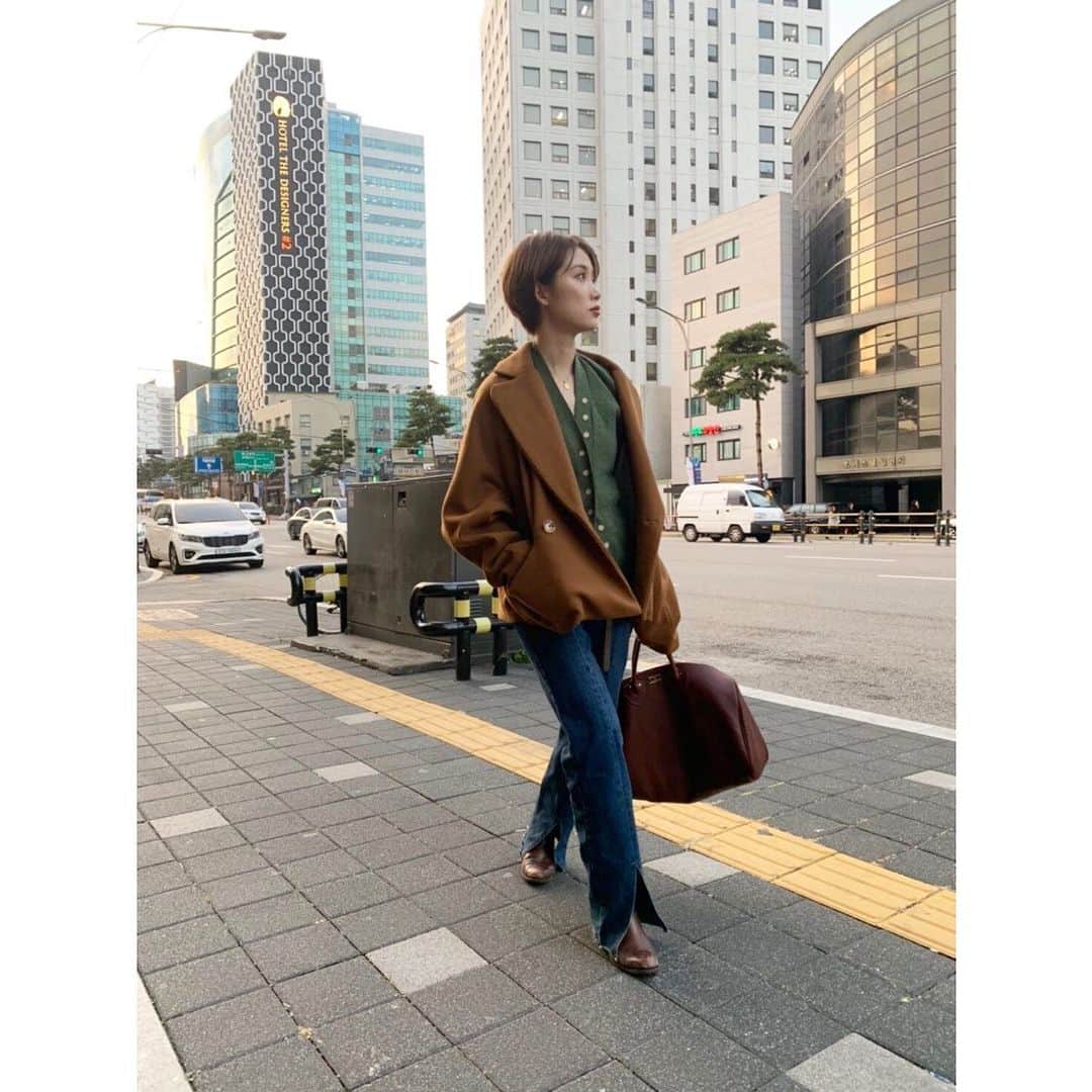 のインスタグラム：「. 帰りの飛行機は爆睡でした😂 とりあえず今日はゆっくりしよ〜 . すご〜くカジュアルな日🐻 . #ootd#かえでの私服#韓国#lumier#リュミエ#randa#youngandolsen」