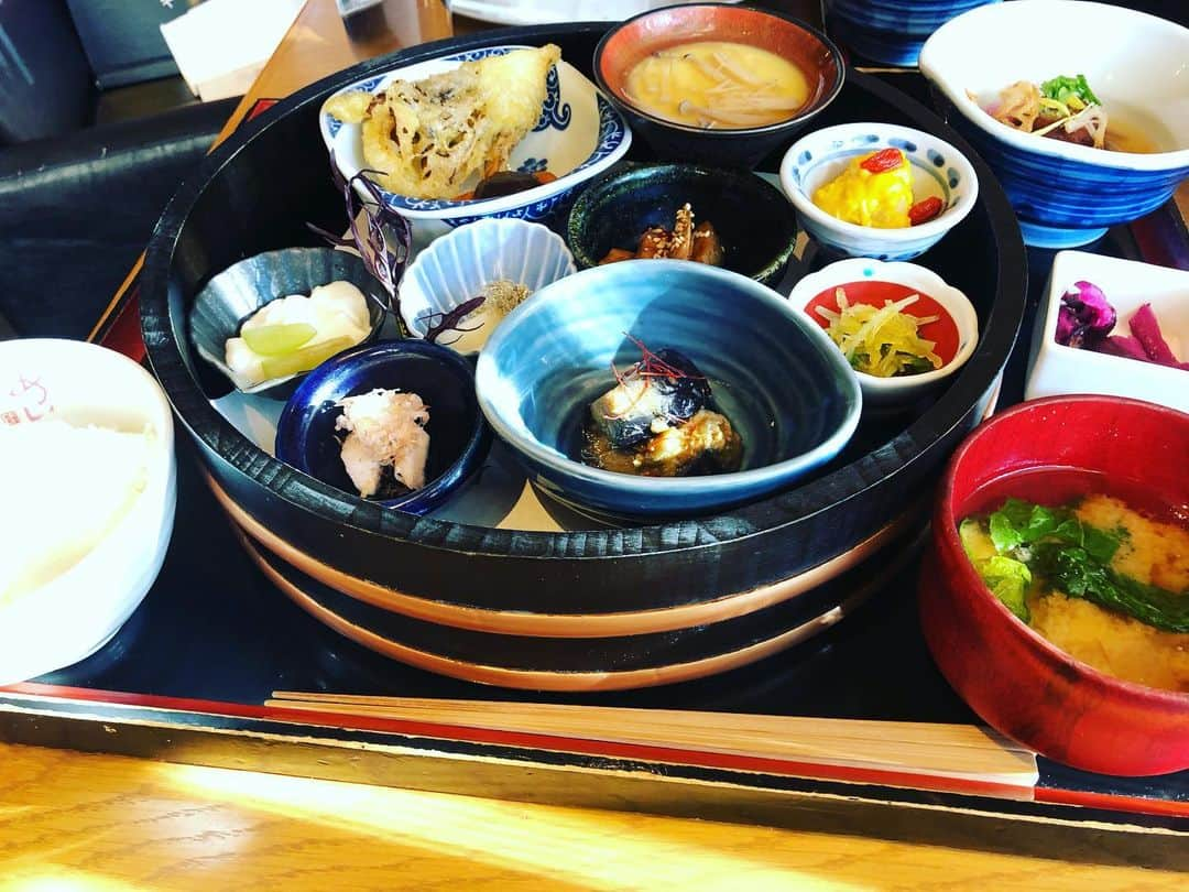 日出郎さんのインスタグラム写真 - (日出郎Instagram)「lunch at HARAJUKU  #日出郎  #やさいやめい  #休日を満喫」11月12日 15時20分 - hiderou1030