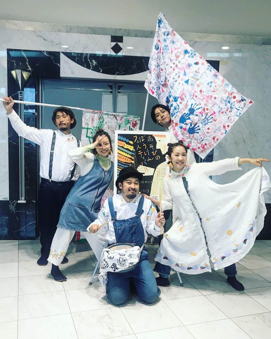 松本野々歩のインスタグラム：「宮崎県から 「あそびのぼうけんフェスティバル」 を終えて帰ってきました！  たくさんの色んな気持ちと焼酎のお土産と一緒に  ゆっくり 荷ほどきと共に　振り返ろっと （今日は　なーーんにも出来なかったな　笑）  #ロバートバーロー #チリンとドロン #ロバの音楽座 #あそびの教室 #宮崎メディキット県民文化センター」