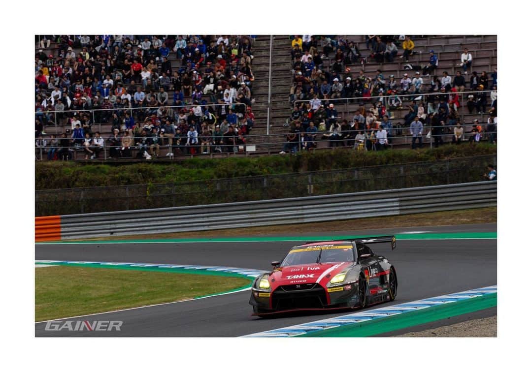 平中克幸さんのインスタグラム写真 - (平中克幸Instagram)「. SUPER GT、スーパー耐久、沢山のコメントや メッセージ有難う御座います。 . . GT、S耐と共に2勝。 . . GTはシリーズ3位、S耐はチャンピオン。 とても良いシーズンとなりました。 GTでは少し悔しい所もありますが、 やはりシーズン通して強くないと シリーズタイトルはとれないですね。 . . S耐は林テレンプ社員でチームスタッフの皆が 毎レース強くなっていくのが分かりました。 . . チーム結成2年目でのシリーズチャンピオン 最高のチームです。 . . SUPER GT、S耐、86ワンメイク、 自分は本当にチームに恵まれているなと改めて思います。 . . . 今シーズンも有難う御座いました。 . . .  #gainer #tanax #gtr #supergt #koshidoracing #ficata #でちゃう #アリア #制動屋 #bigdaddygraphics #gt300 #林テレンプ  #shaderacing  #スーパー耐久 #toyota86」11月12日 15時36分 - katsuyukihiranaka