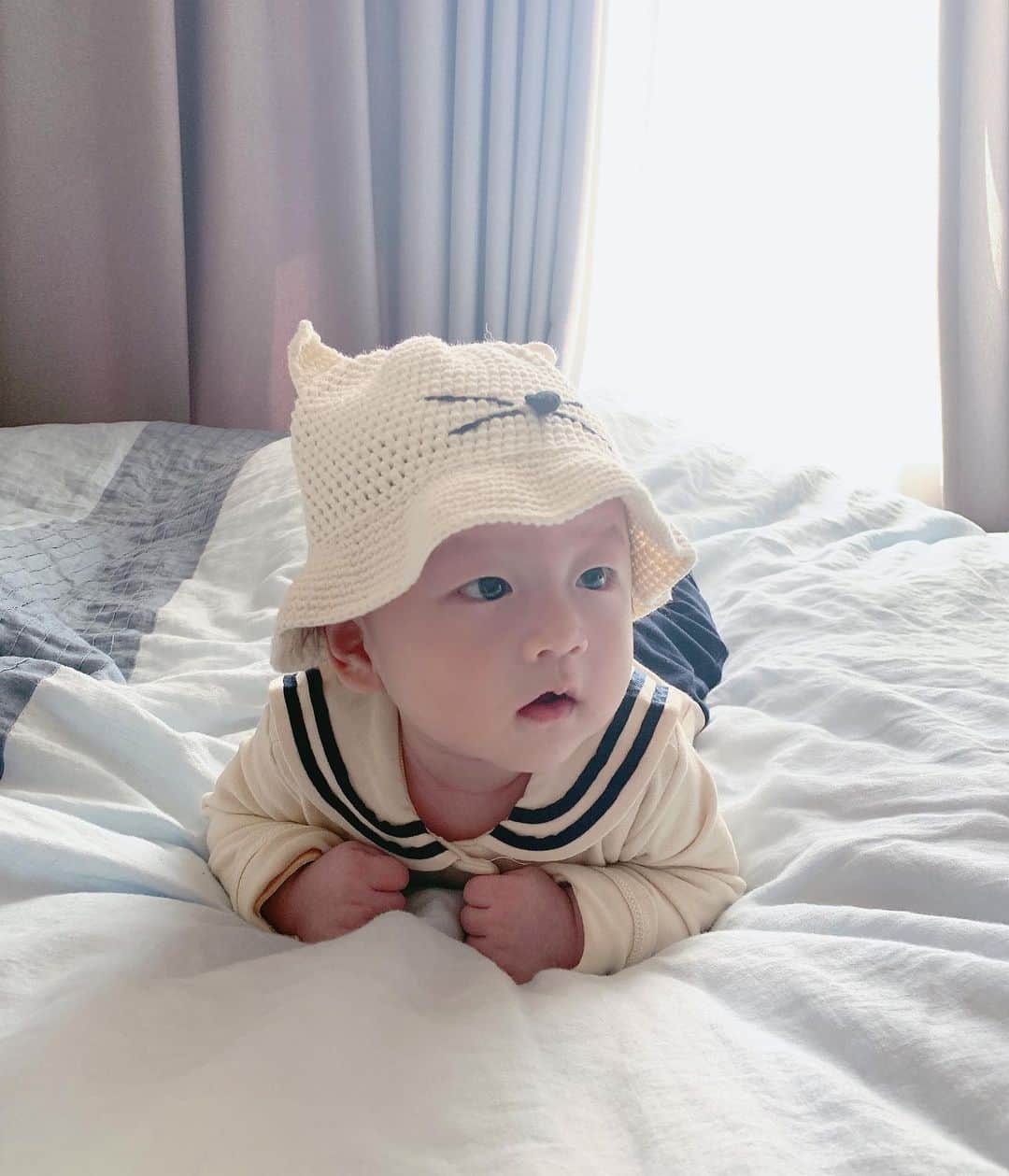 ジユルさんのインスタグラム写真 - (ジユルInstagram)「세상에.. 천사를 실물로 영접했습니다👼 아무 옷이나 사다줘도 찰떡같이 소화하는 걸 보니 모델 엄마아빠 아들이 맞구나 건우야 😍 아가도 아가지만 아기엄마가 왜 이렇게 예쁜거냐구요 👿 @xoxo_uzina  내 소중한 친구 유진이와 유진이가 낳은 또 다른 소중한 아가 건우. 유진이 말대로 건우는 건강하게만 자라주고 무엇보다 고생한 내친구,  대견하고 훌륭하고 엄마가 된 걸 축하해💕 그리고 늘 유진이곁에서 자상하게 최고의 남편과 아빠가 되어주시는 형부! 너무 멋지시고 최고에요👍」11月12日 16時02分 - jiyul_7