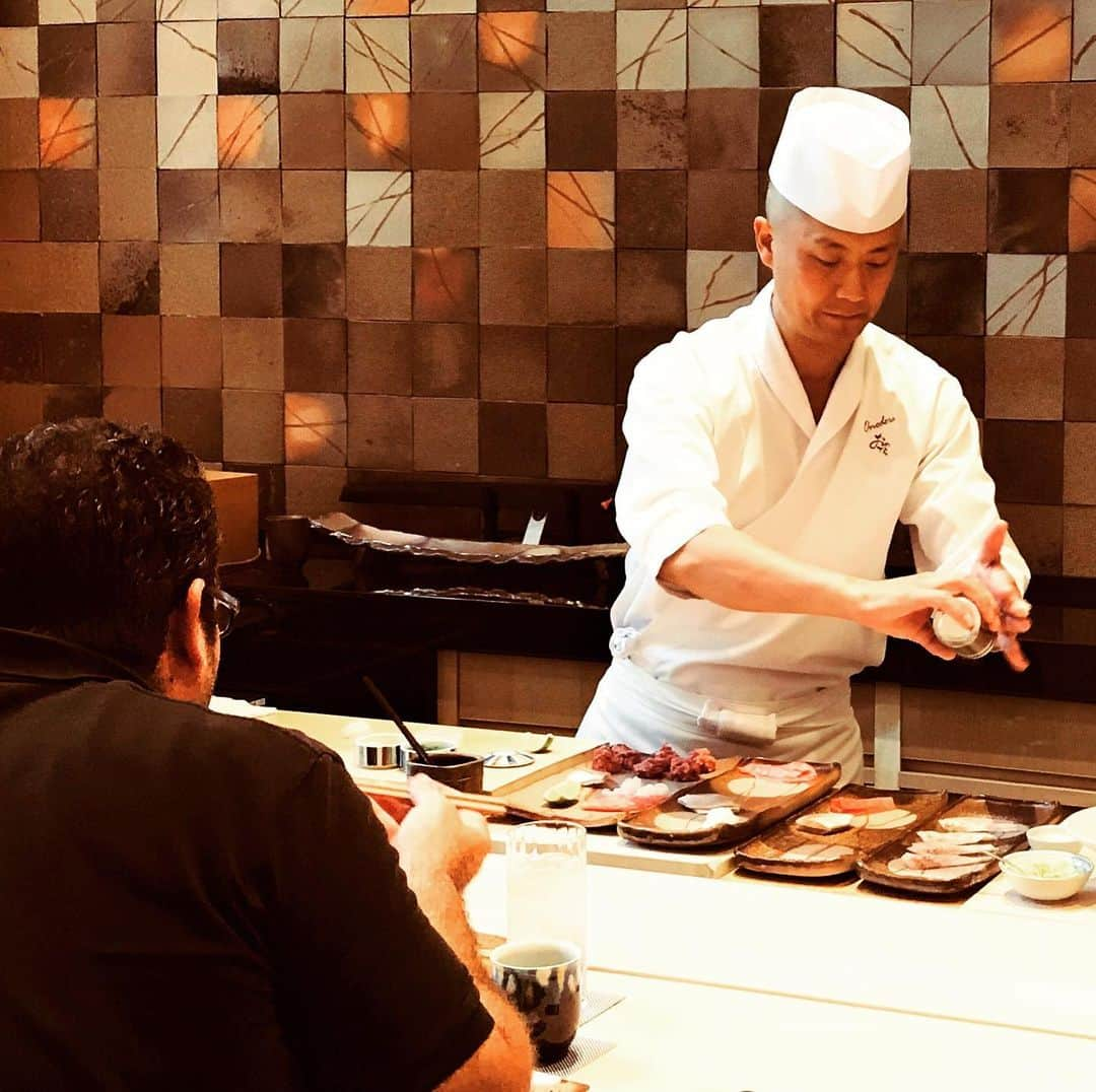 Ginza ONODERA Groupさんのインスタグラム写真 - (Ginza ONODERA GroupInstagram)「SUSHI GINZA ONODERA. Our executive chef Sakagami served sushi in NY last week!! #銀座おのでら #ginzaonodera #東京グルメ #銀座グルメ #銀座ランチ #銀座ディナー #鮨の名店 #グルメ女子 #すし #握り #鮨銀座おのでら #江戸前寿司 #寿司好き #edomae #edomaesushi #finedining #sushi #foodie #japanesefood #eeeeeats#michelin #restaurant #michelinstar#sushitime#sushilover#instasushi#ilovesushi#sushigram#sushilife#sushichefs」11月12日 21時29分 - ginzaonodera