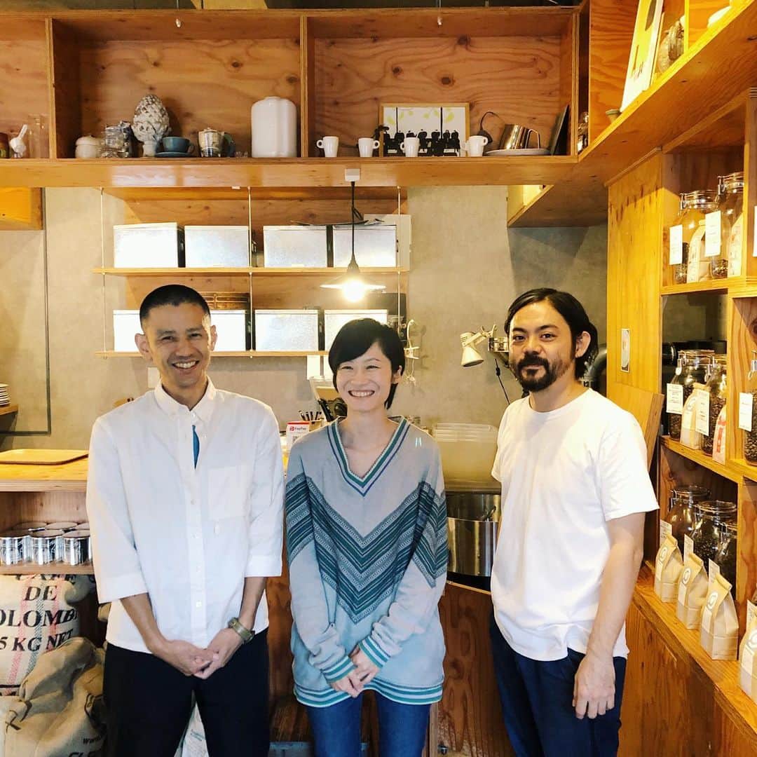 セソコマサユキのインスタグラム：「ステキなクリエイティブ夫婦＊坪田家のエキシビションが今日から開催中。今回のテーマは「フィルム」。デザイナーとイラストレーターであるふたりの個性と調和が作品に浸透してて良い感じ。宜野湾のyamada coffee にて。」