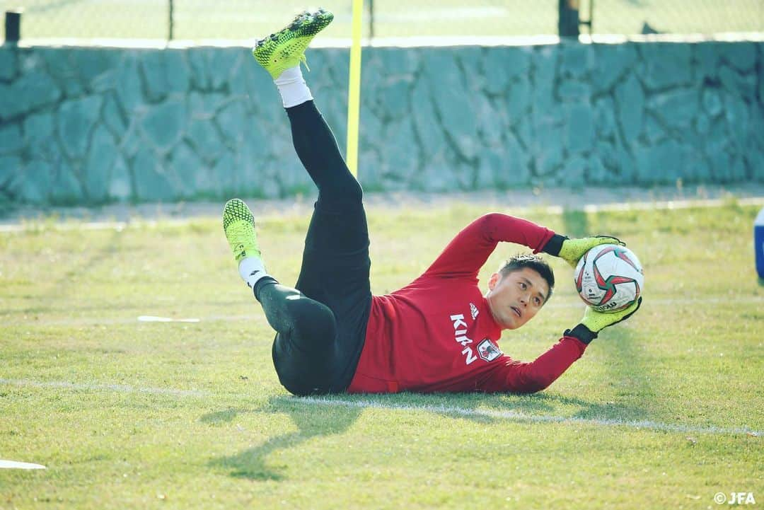 川島永嗣のインスタグラム：「Focus🇯🇵 For worldcup qualification 2022 vs Kyrgyzstan.  #worldcup#qualifications#2022#kyrgystan#japan」