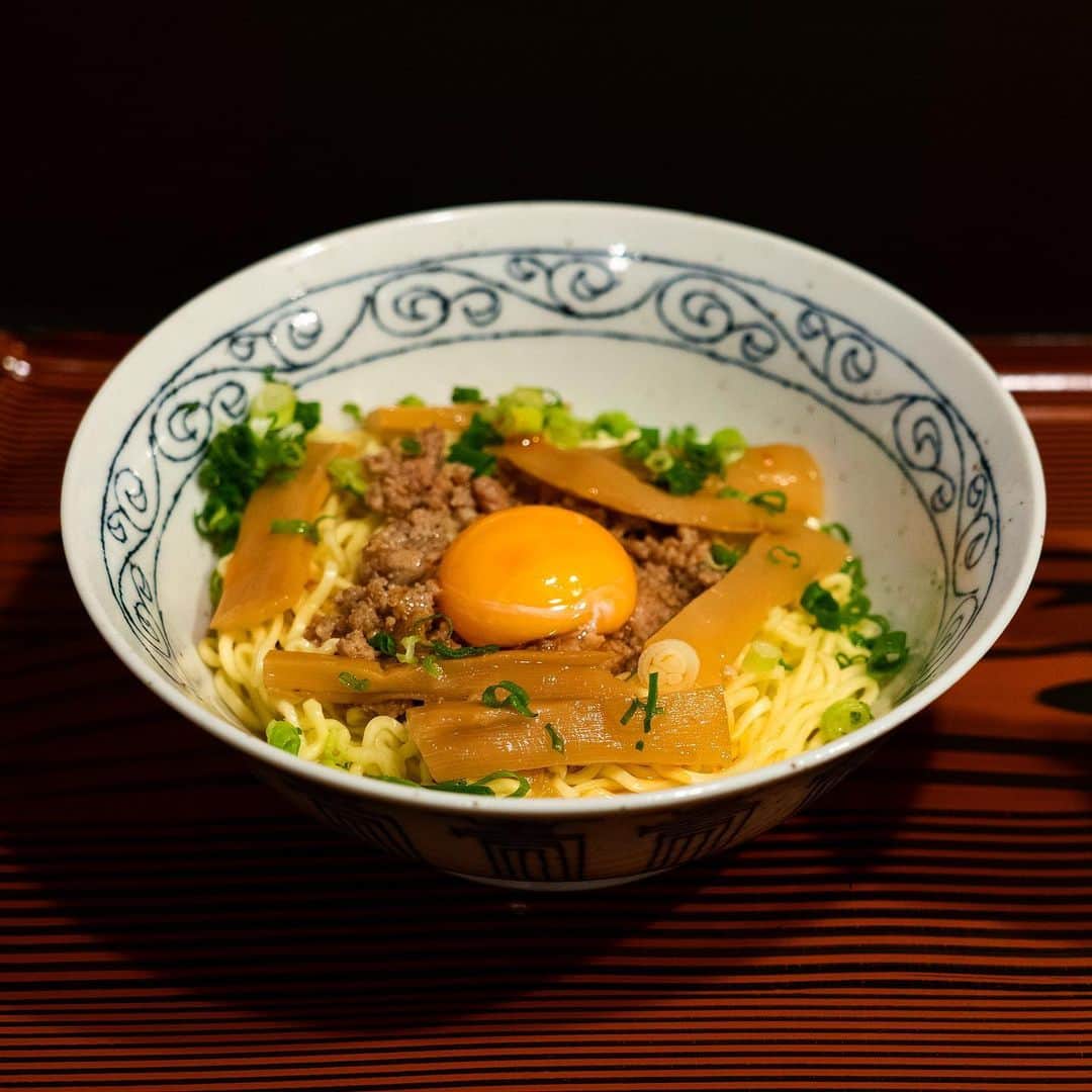 Hanako公式さんのインスタグラム写真 - (Hanako公式Instagram)「温泉を使ったご当地グルメをつるり🍜﻿ ﻿ 〈味処 華〉の温泉水を使ったご当地グルメ「みささラードン麺」。ちぢれ細麺を温泉水で固めに茹でて、特製のタレとひき肉、メンマ、もやしを混ぜて食べる自慢の一品です。﻿ ﻿ ＼Hanako×ゆこゆこ 共同編集／﻿ 『いい湯に出逢う旅。』刊行♨️ ﻿ 【申し込みは終了しました。】 #Hanako #Hanako_magazine #ゆこゆこ #ゆこたび #温泉 #温泉旅館 #温泉旅行 #温泉女子 #女子旅 #タビジョ #旅ごはん #旅グルメ #カフェ巡り #旅の記録 #旅の思い出 #旅行好き #グルメ旅行 #鳥取旅行 #三朝 #三朝温泉 #鳥取グルメ #鳥取カフェ #鳥取観光 #travelgram #onsen #photoby_minasoma」11月12日 16時20分 - hanako_magazine