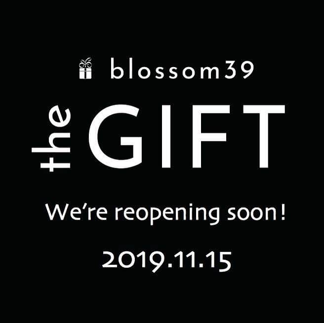blossom39_officialのインスタグラム：「HINKA RINKA銀座店が11月15日（金）拡大リニューアルオープン致します！  プレゼントにおすすめのダイパーケーキや、可愛いギフトアイテムがさらに盛りだくさん♡ なんと！BIGダイパーケーキも登場しますよ〜♪ リニューアルオープンを記念して、対象ブランドからノベルティもご用意しております。  ますます楽しいSHOPに生まれ変わる銀座店に、是非皆さまお越しくださいね！  #blossom39 #ブロッサム39 #銀座 #新店舗 #ギフト #ダイパーケーキ #ベビーカー選び #抱っこ紐 #ベビーキャリア #あかちゃんのいる生活 #gift #bugaboo #cybex #stokke #babyzenyoyo #ergobaby #babybjorn #adenandanais」