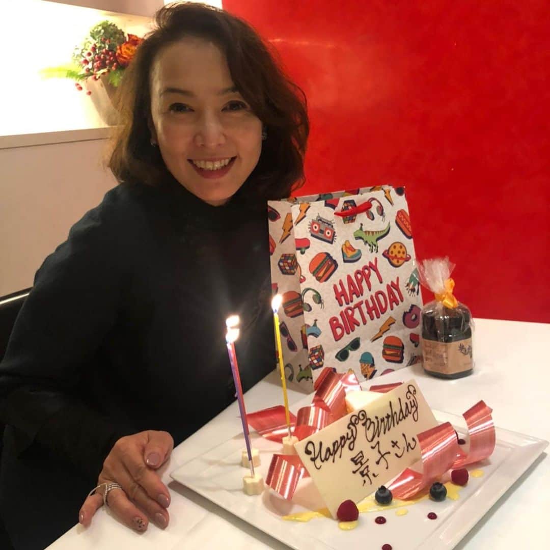 のインスタグラム：「Birthday Eve✨ 昼も夜　長年の友人達に祝ってもらって💕 なんてありがたいこと✨」