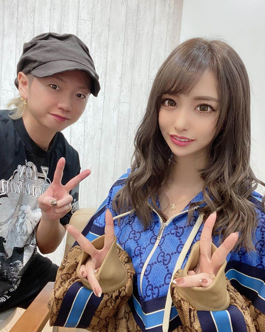 サキ吉さんのインスタグラム写真 - (サキ吉Instagram)「あ、そいえば髪暗くしてセミロングにしました🥰💞 かずやさんいつもありがとうー❤️ @lapis_kazuya ． #美容院 #Lapis #セミロング #エクステ」11月12日 16時55分 - sakikichi1201