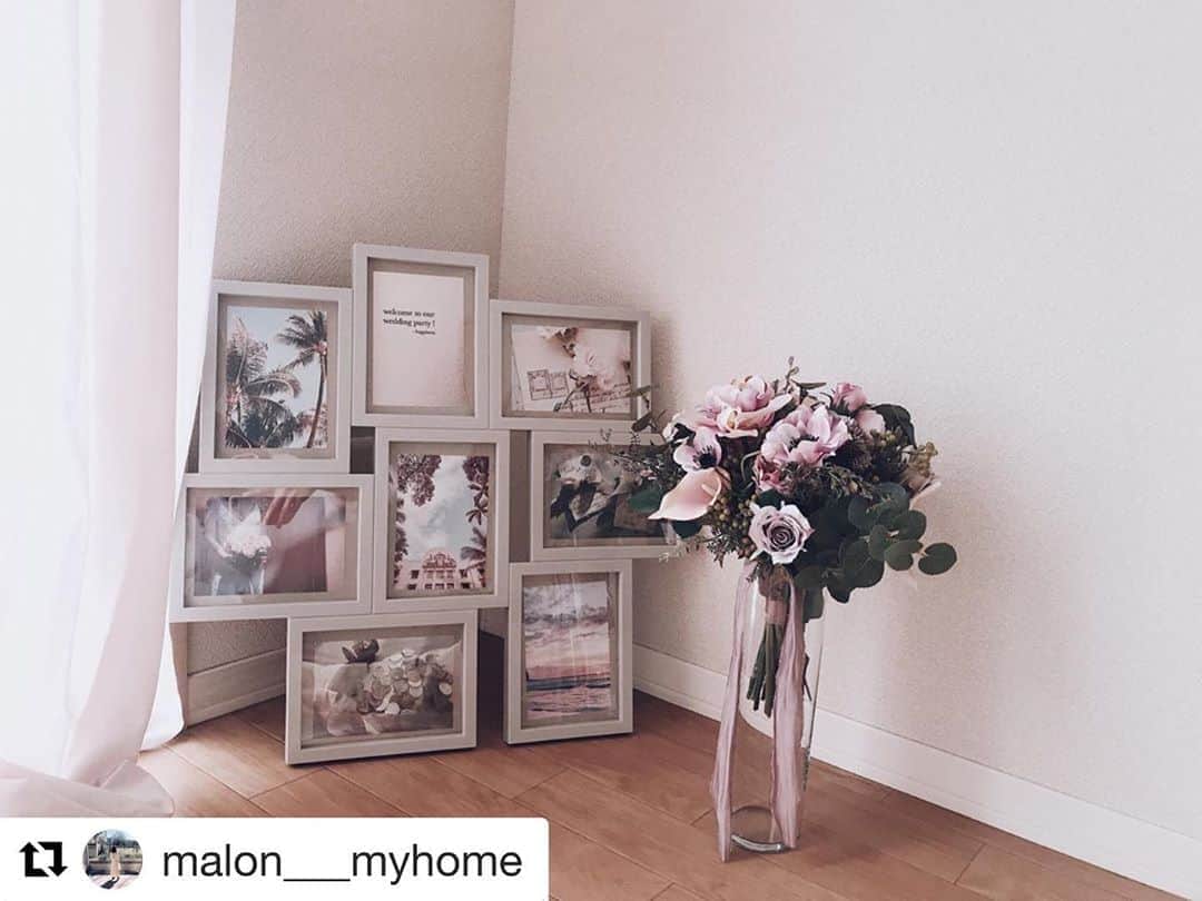 のインスタグラム：「@malon___myhomeさんのシャーメゾンのお部屋。 . 個性的なフォトフレームをお部屋のアクセントに。思い出の写真📷とともに飾られているのはアーティフィシャルフラワーのブーケ💐インテリアのカラーともマッチした色合いで、お部屋に華を添えています✨ .  #repost #シャーメゾン #シャーメゾンのお部屋 #積水ハウス #実例 #インテリア #賃貸インテリア #スタイリング #おしゃれ #シンプル #シンプルインテリア #ベージュインテリア #アーティフィシャルフラワー #フォトフレーム #styling #simple #relax  #interiordesign #homedecor #livestagrammer #roomclip #instahome #beigeinterior #artifitialflower #weddingbouquet #photoflame」