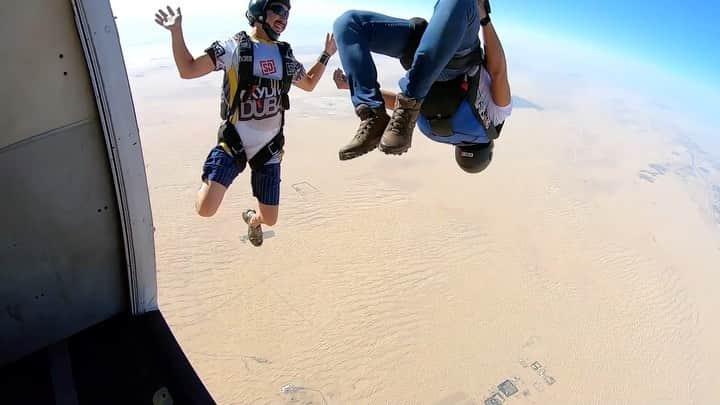 アブドゥル・マティーン王子のインスタグラム：「Desert dive」