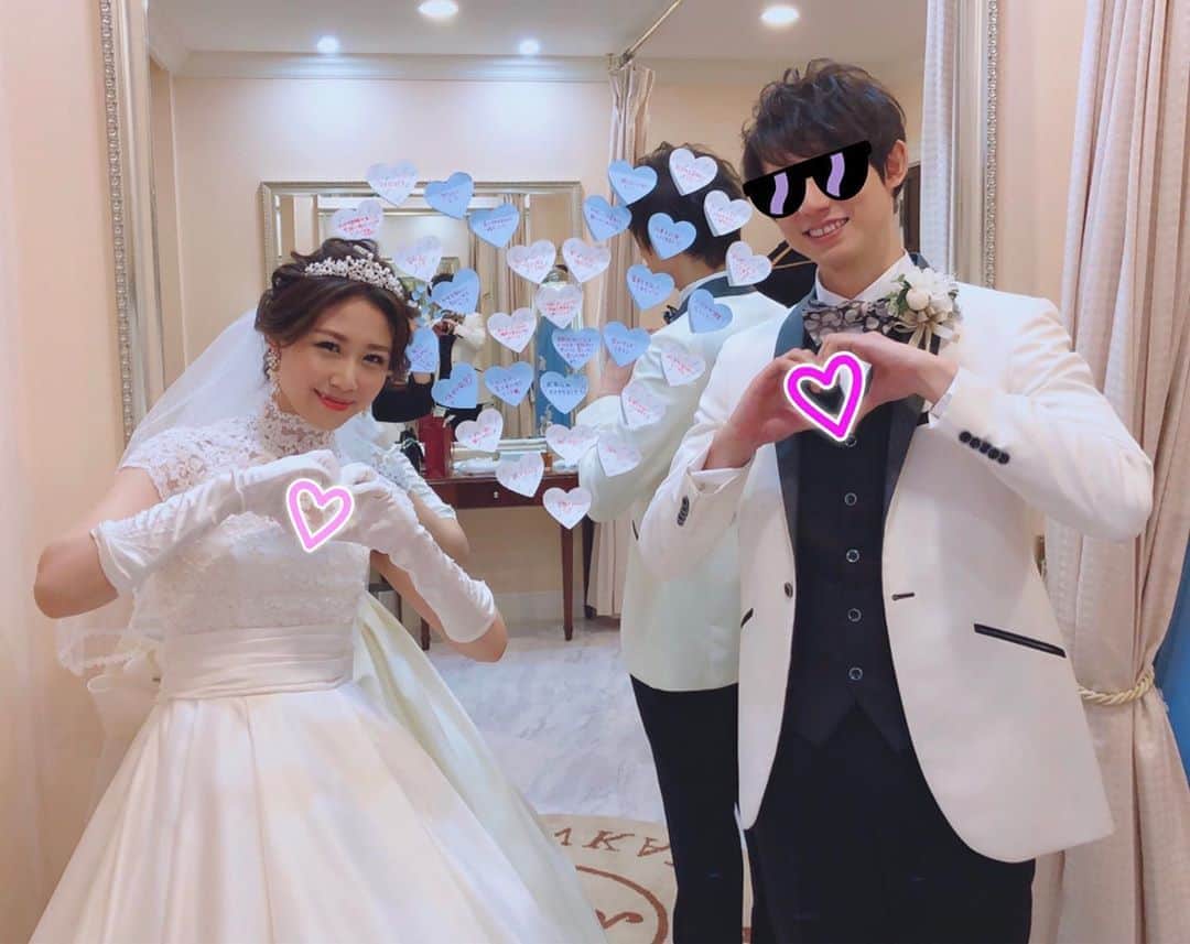 DJ みぃのインスタグラム：「2019.11月10日 無事に結婚式を挙げることができました👰💓🤵本当にあっという間で、式を終えて改めて私たちはとても素敵な方々に囲まれているんだなと感じました。列席して頂いた皆さん、お祝いの電報やメッセージをくださった皆さん本当にありがとうございました！これからは1人だけで頑張るのではなく、夫婦2人で助け合いながら頑張っていきます。しばらく結婚式の投稿が続きますが、お付き合い頂けると嬉しいです🙏✨ ＃結婚式 #終わってさみしさも #式場のスタッフさんもとても良い方ばかりで沢山助けて頂きました ＃列席してくださった皆さん本当にありがとうございました」