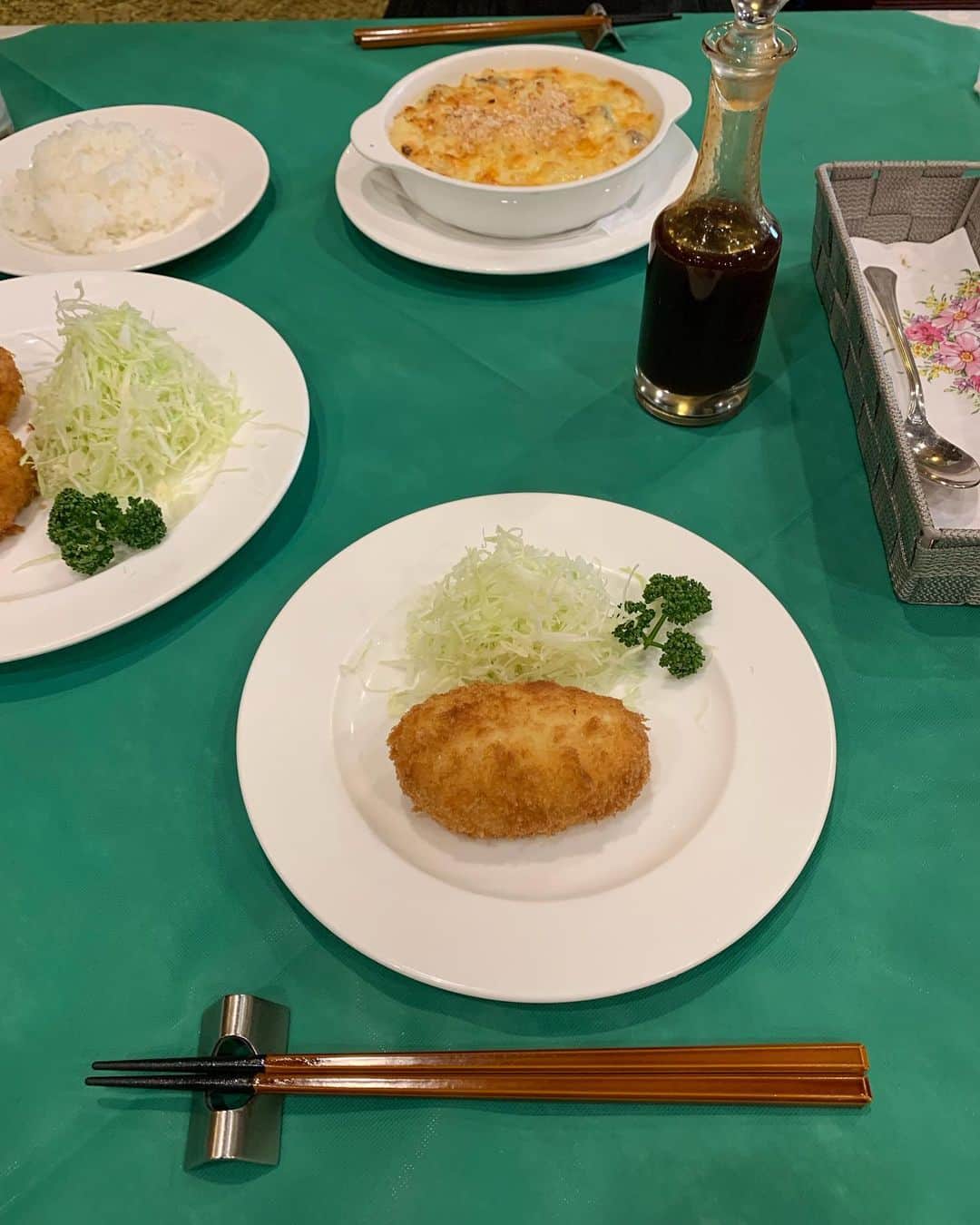 齋藤愛さんのインスタグラム写真 - (齋藤愛Instagram)「質素に見えるけれど😂 美味しかったよ 。カニクリームコロッケ🦀 この後オムライスを食べました」11月12日 17時07分 - ai___saitoo