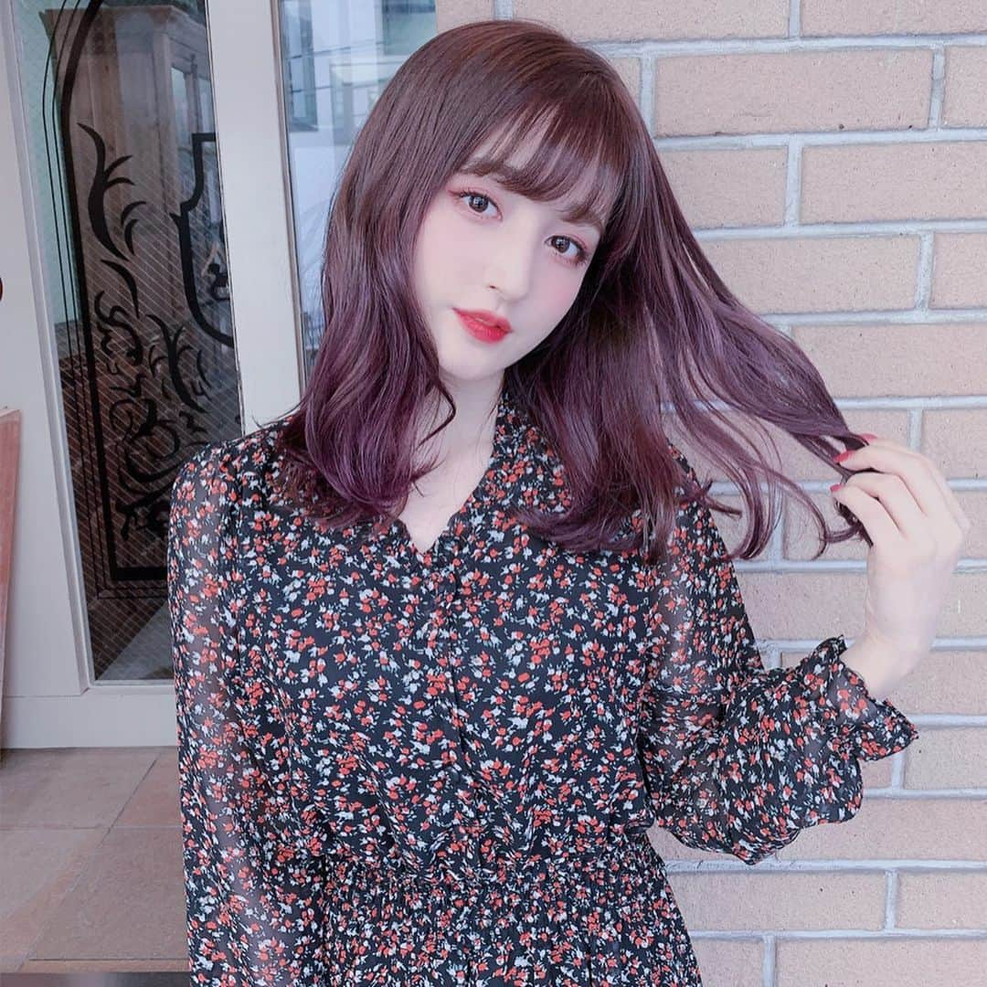 新希咲乃さんのインスタグラム写真 - (新希咲乃Instagram)「ヘアカラー変えました〜！﻿ Twitter見てくれてる子は知ってるか！﻿ ﻿ いつもサロンドミルクの山戸さんにこんな感じ〜だけ伝えてあとはお任せです٩(*´︶`*)۶いつもお気に入りな感じにしてくれるし、トリートメントは本当にトゥルトゥルになるから生き返るんだ。本当におすすめ！﻿ ﻿ ほんのりパープルだから派手じゃないので﻿ とっても今の気分ですー！﻿ ﻿ お洋服はタグつけしておきまっす☺️﻿ ﻿ ﻿ ﻿ #ヘアカラー #髪色 #毛先カラー #新希咲乃 #envylook_japan ﻿#サロンドミルク原宿 #ヘアスタイル #パープルヘアー #さきの私服 #envylook」11月12日 17時22分 - niki_sakino